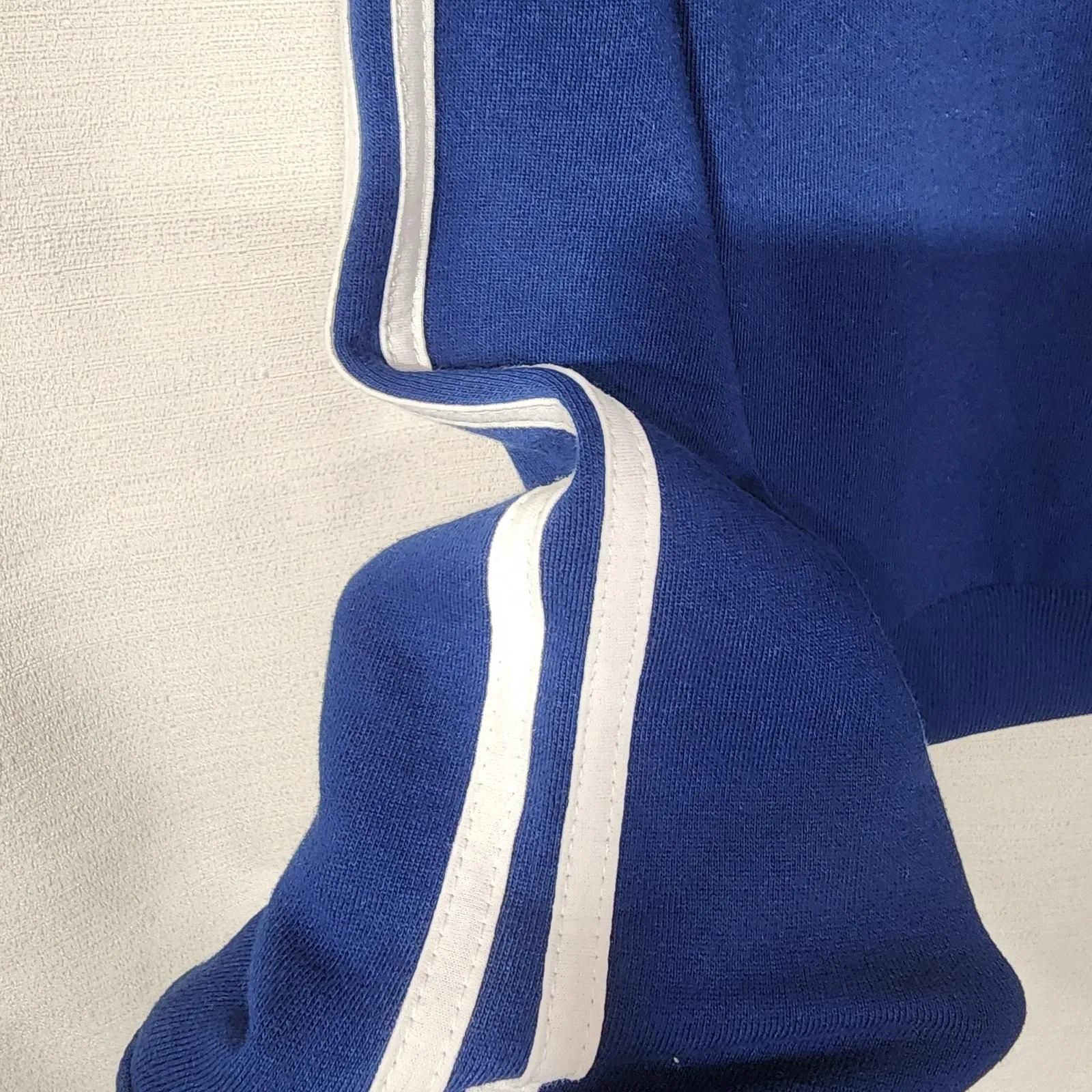 Listing Image Blurred Background