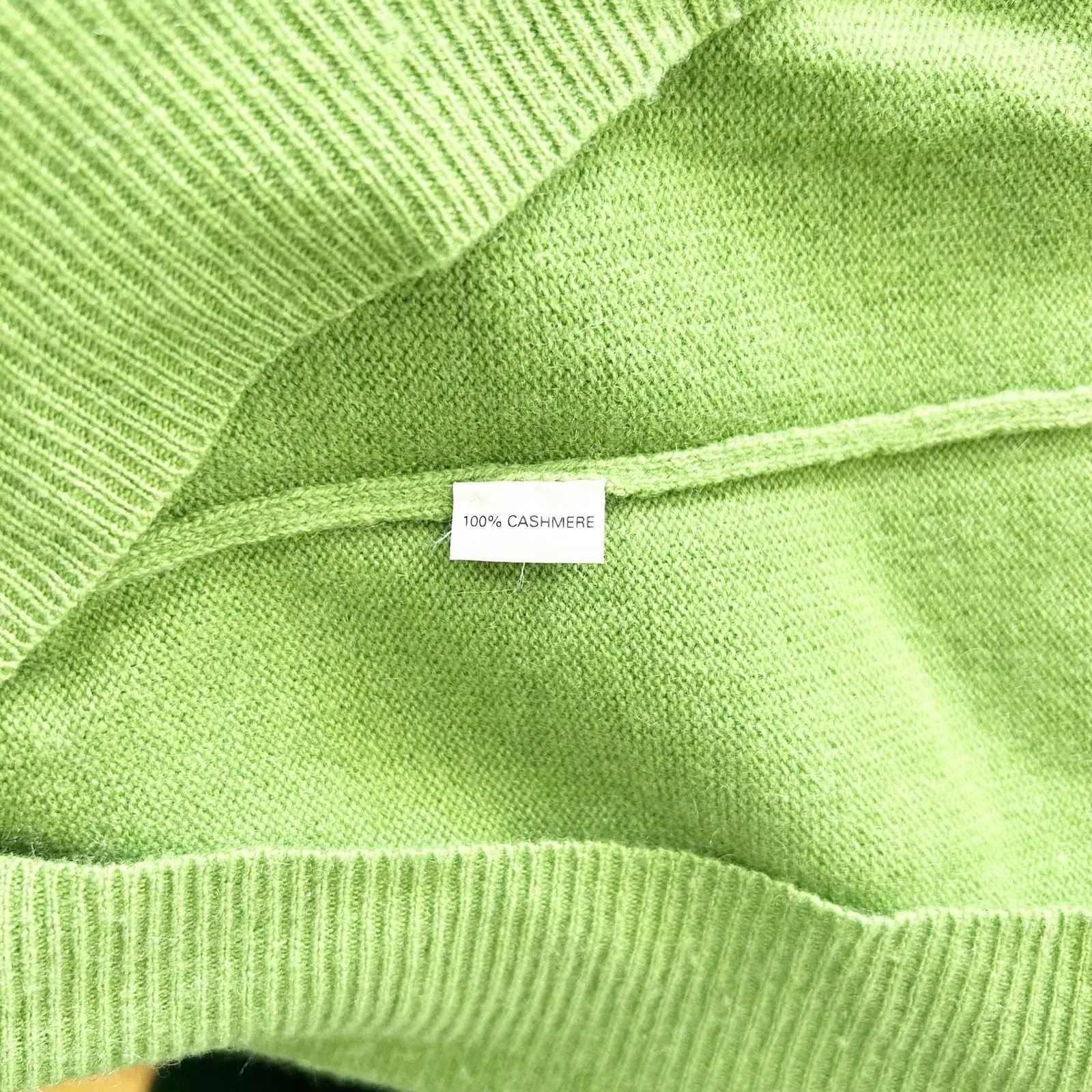 Listing Image Blurred Background