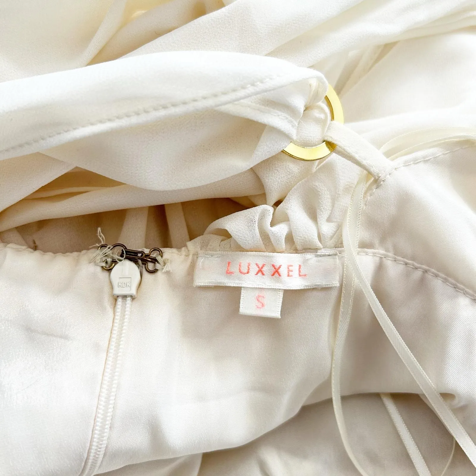 Listing Image Blurred Background