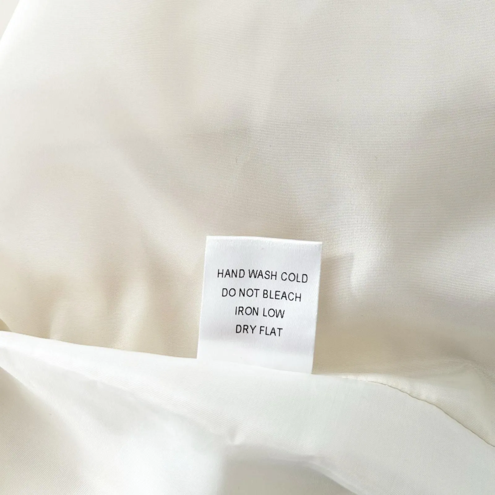 Listing Image Blurred Background