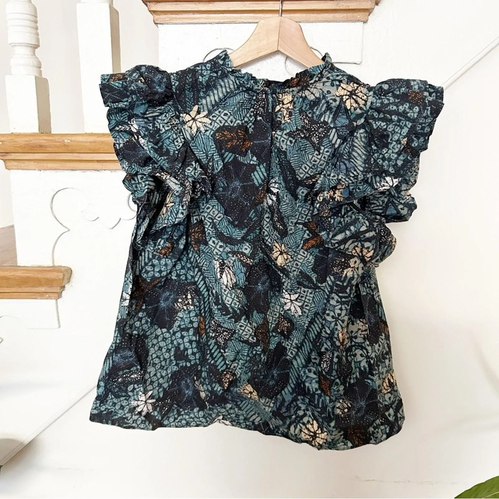Listing Image Blurred Background