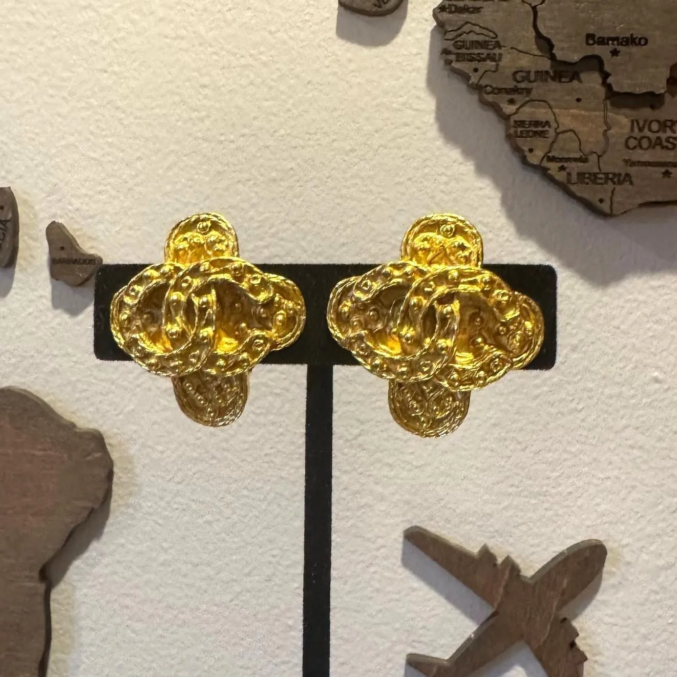 Product image for 41 Chanel Vintage Filigree Cross Clip On Earrings 94A 24k gold plated