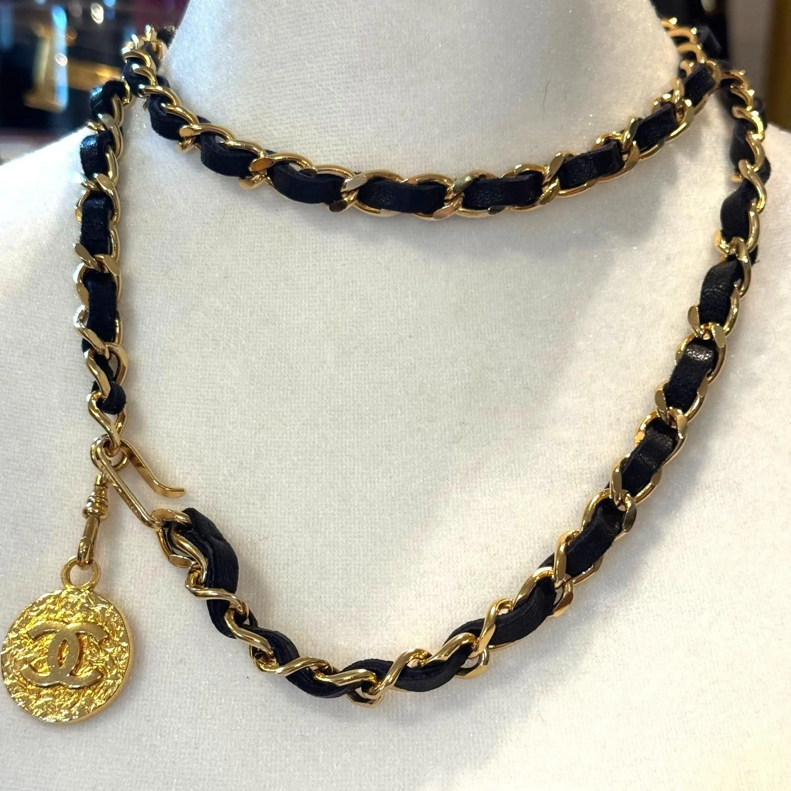 Product image for *New* 193 Chanel Vintage Black Leather and Gold Single Chain Medallion Belt 1982