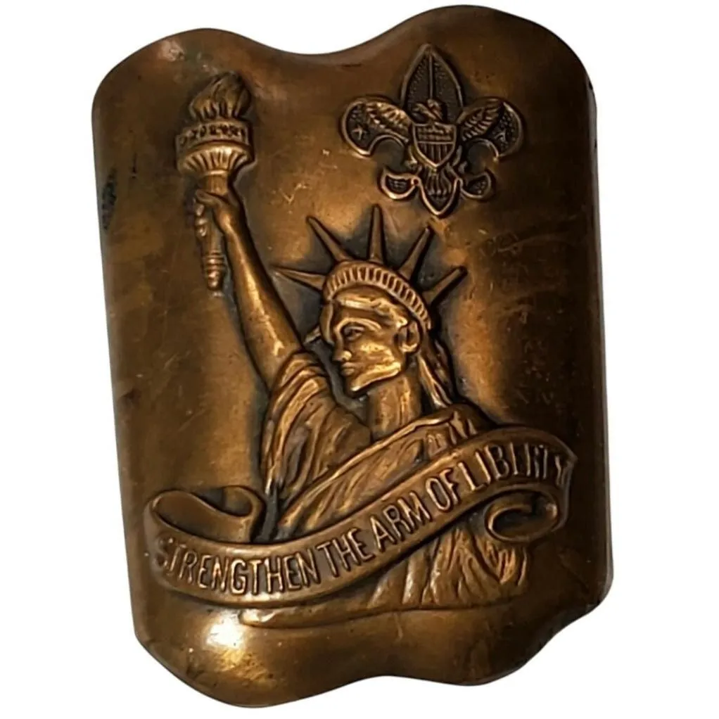 Product image for Boy Scout Of America 1950 Bronze Strengthen The Arm Of Liberty Neckerchief Slide