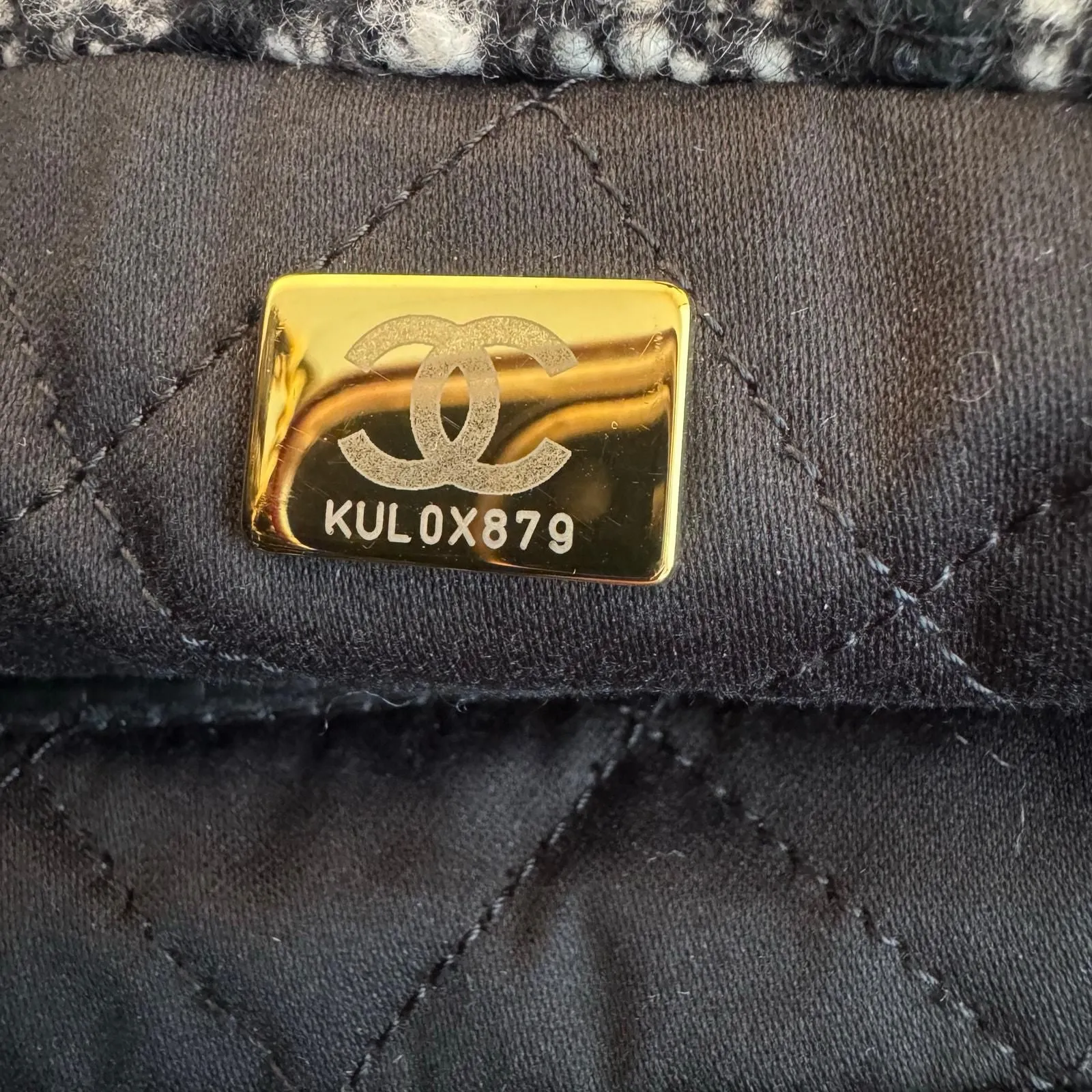 Listing Image Blurred Background