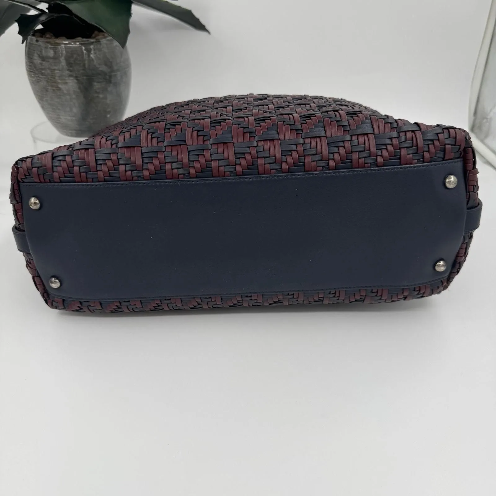 Listing Image Blurred Background