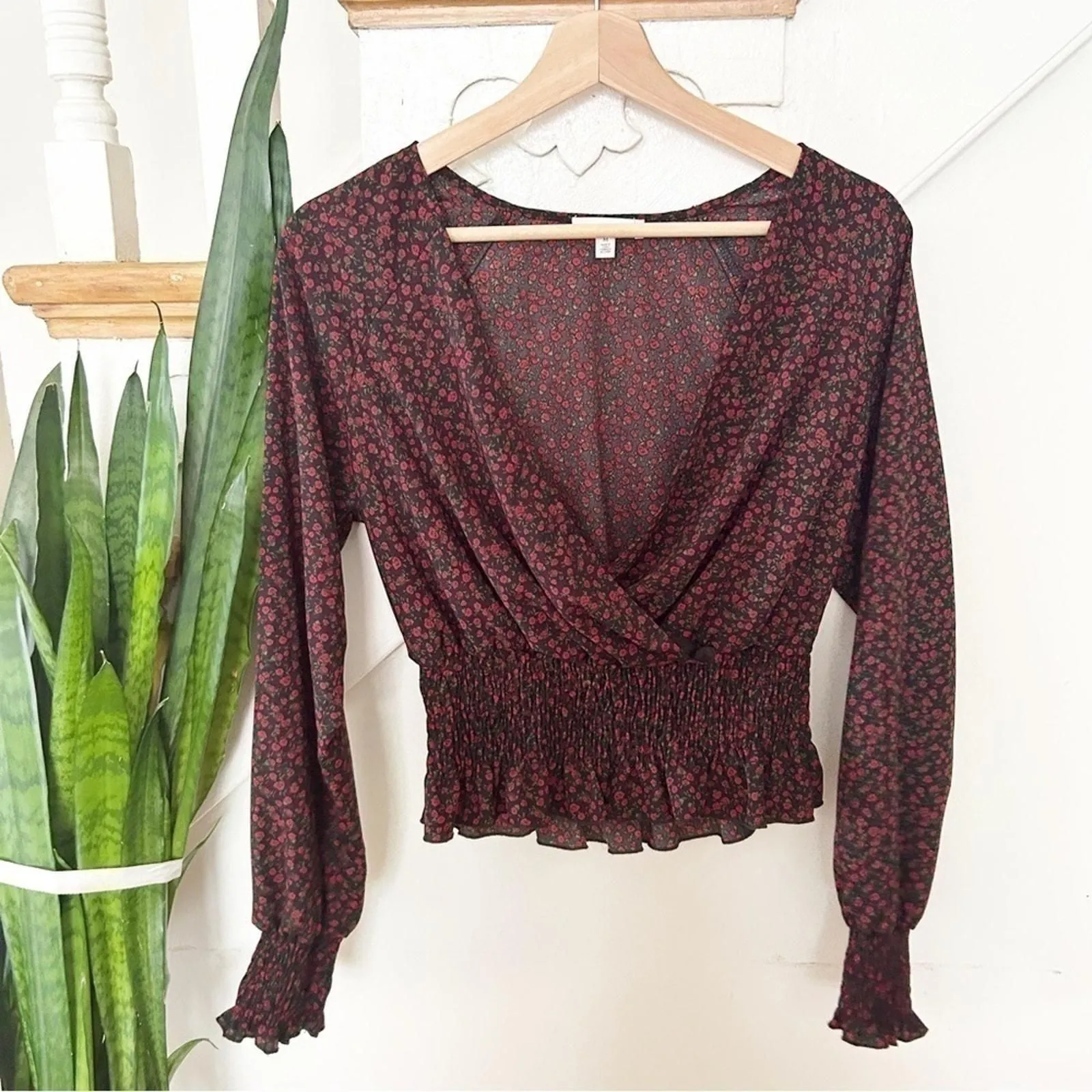 Product image for BP Black Red Floral Rose Print Balloon Sleeve Surplice Neck Cropped Top Size M - new-without-tags - bp