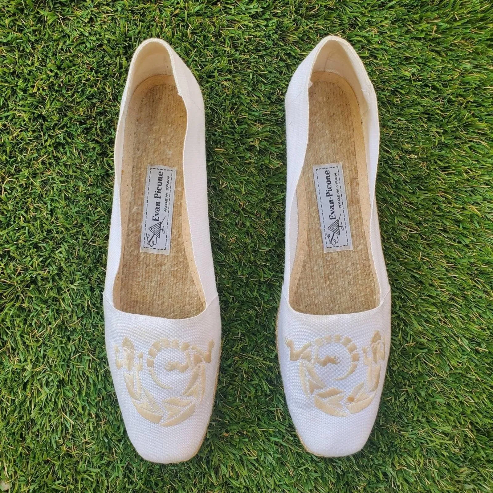 Product image for Vintage 1970s 1980s Evan Picone White Linen Canvas Embroidered Lizard Espadrille Alpargata Flats - used - Evan Picone
