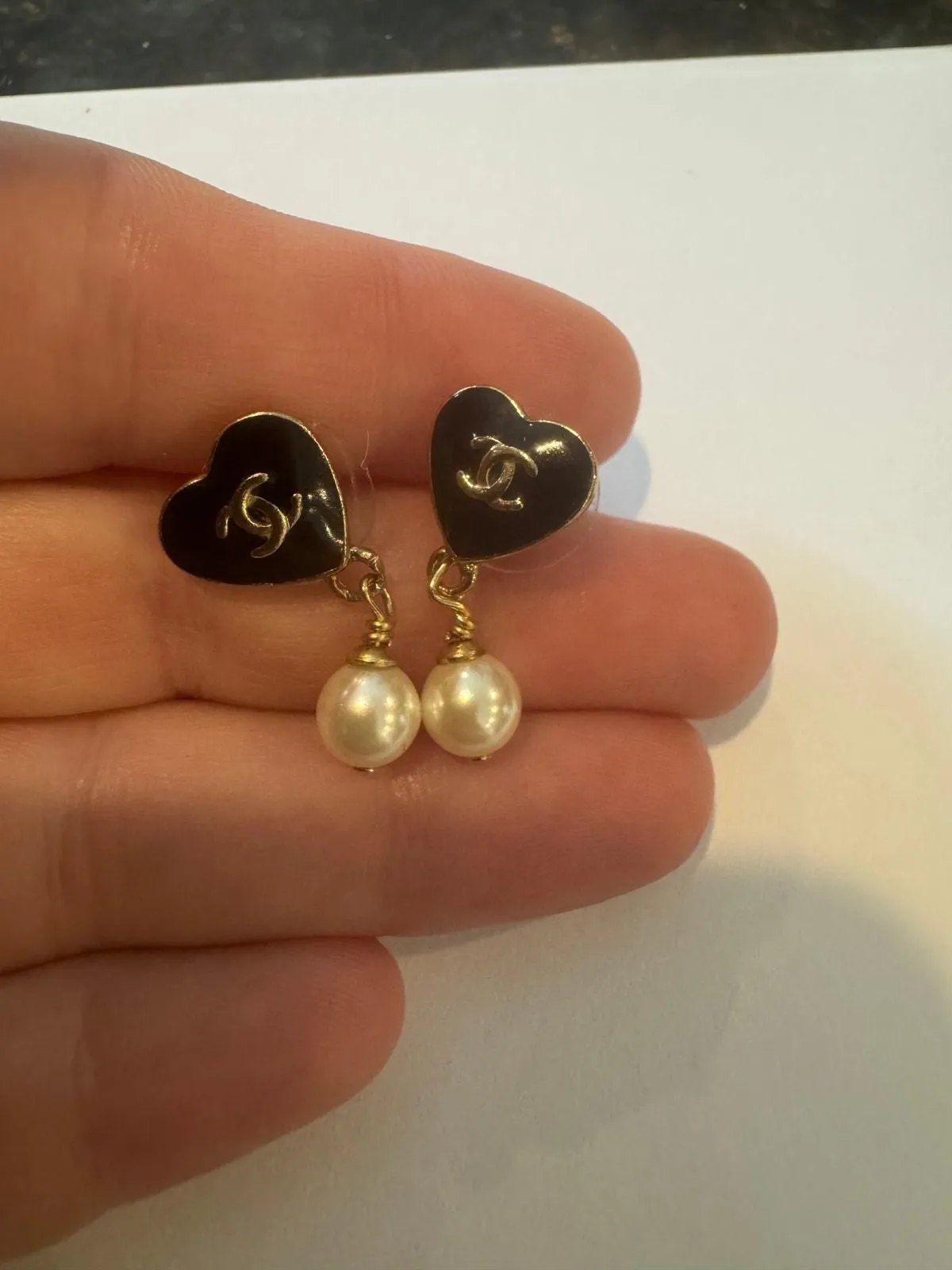 Product image for 53 Chanel Black Heart and Faux Pearl Dangle Pierced Earrings 04A - pre-owned---good