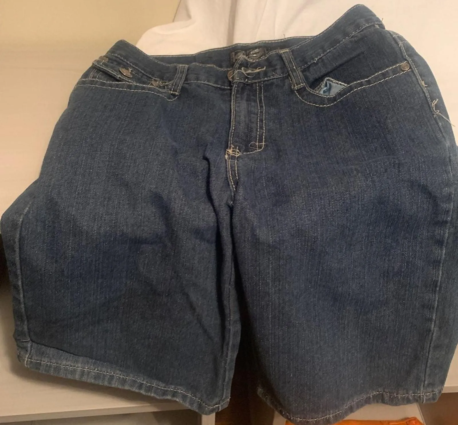 Listing Image Blurred Background