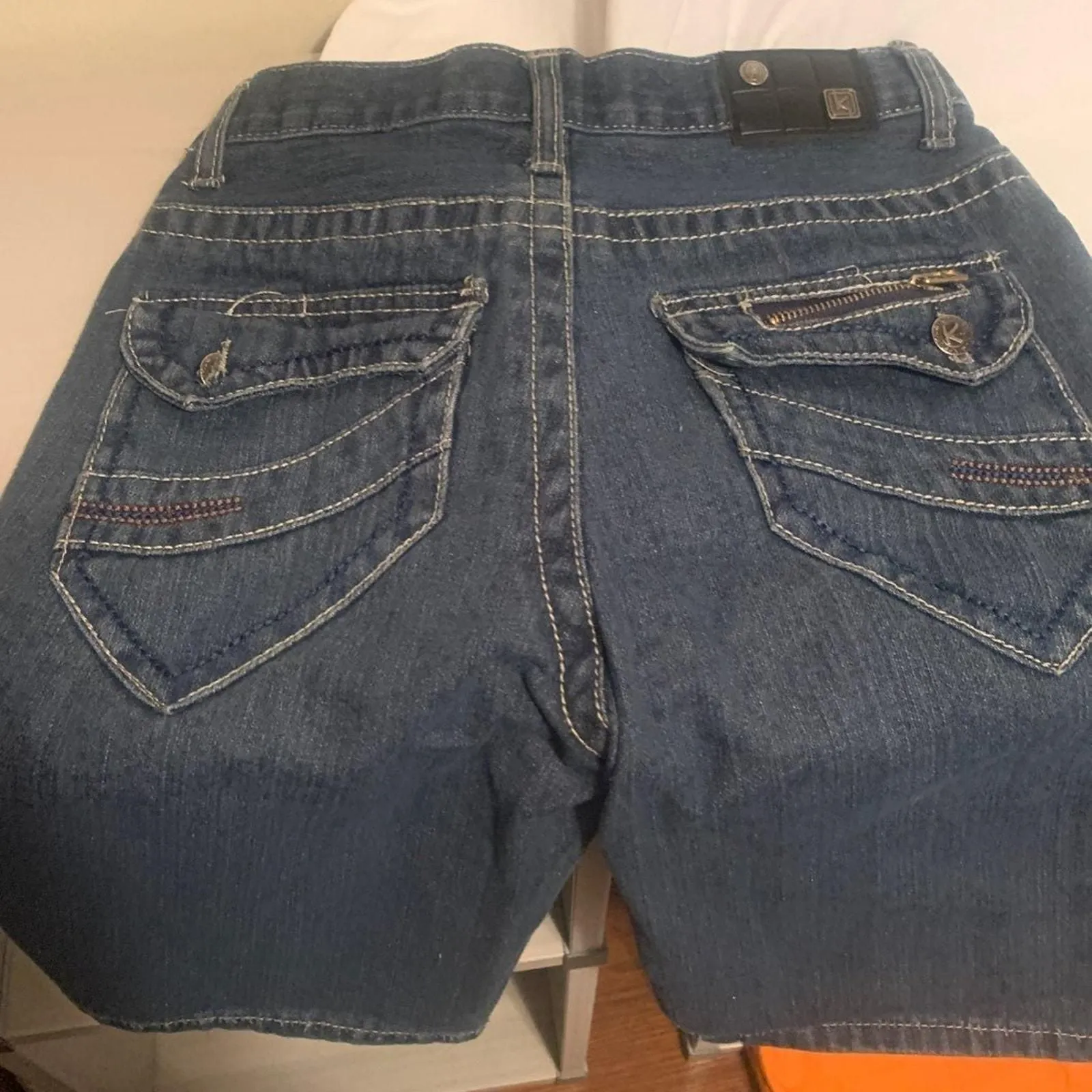 Listing Image Blurred Background