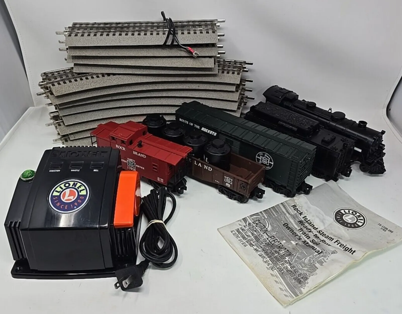 Product image for Lionel #1806 Rock Island 1806 Steam Engine, 4 Cars, & 8 pcs Track Runs! TSA