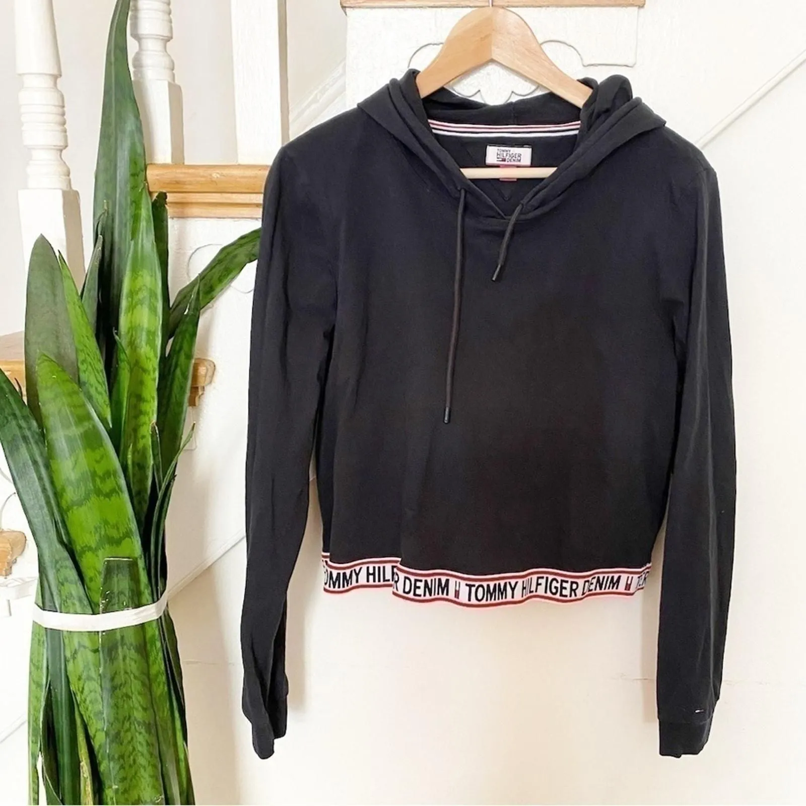 Product image for Tommy Hilfiger Denim Black Long Sleeve Cotton Pullover Cropped Hoodie Size M - new-without-tags - Tommy Hilfiger Denim
