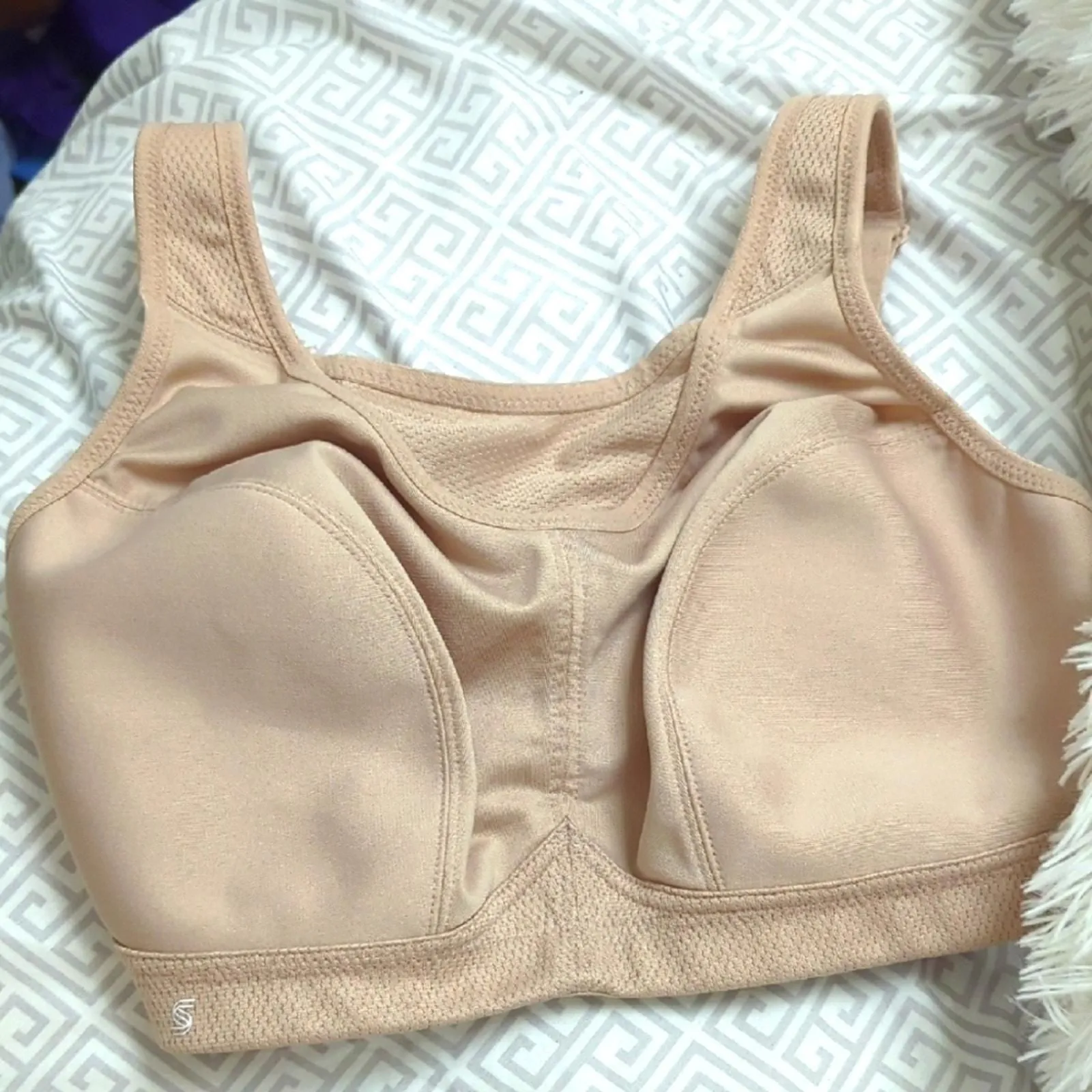 Product image for NWOT Glamorise No-Bounce Camisole Sports Wirefree Bra-34F - pre-owned---excellent - Glamorise