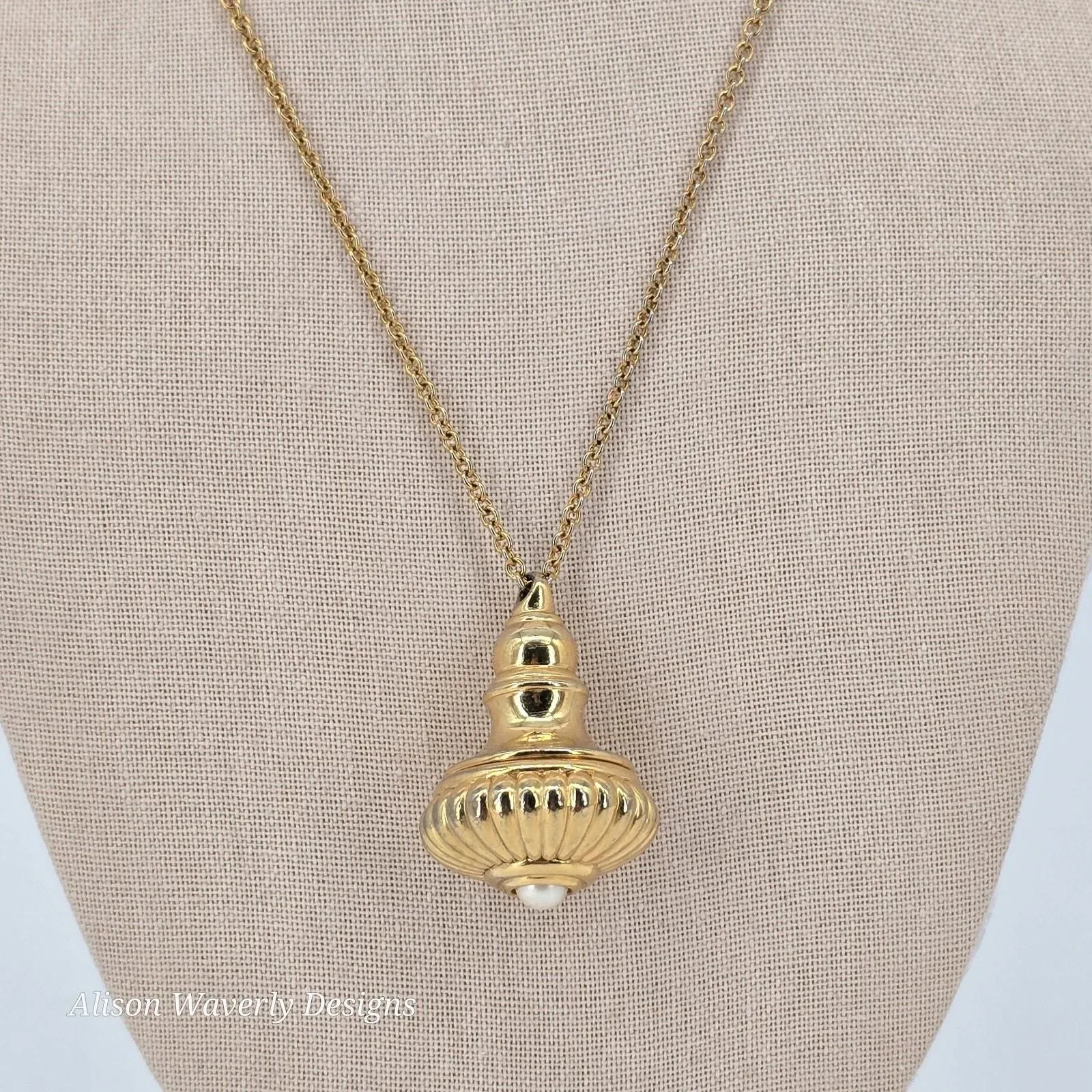 Product image for Vtg Joan Rivers Goldtone & Faux Pearl Pendant Necklace