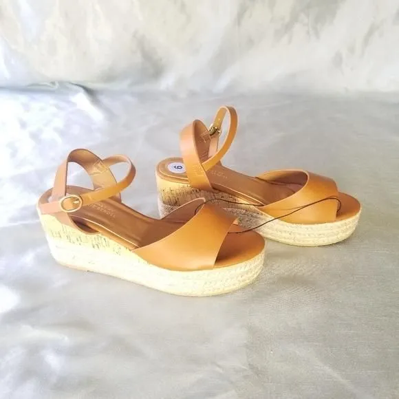 Product image for 🍁🍁NWT alexis bendel platform sandals