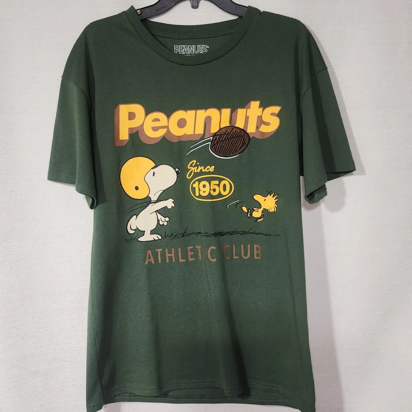 Product image for Snoopy and Woodstock athletic club men's medium green shirt - new-without-tags - Snoopy