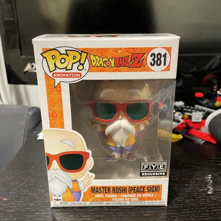 Product image for Master Roshi (Peace Sign)