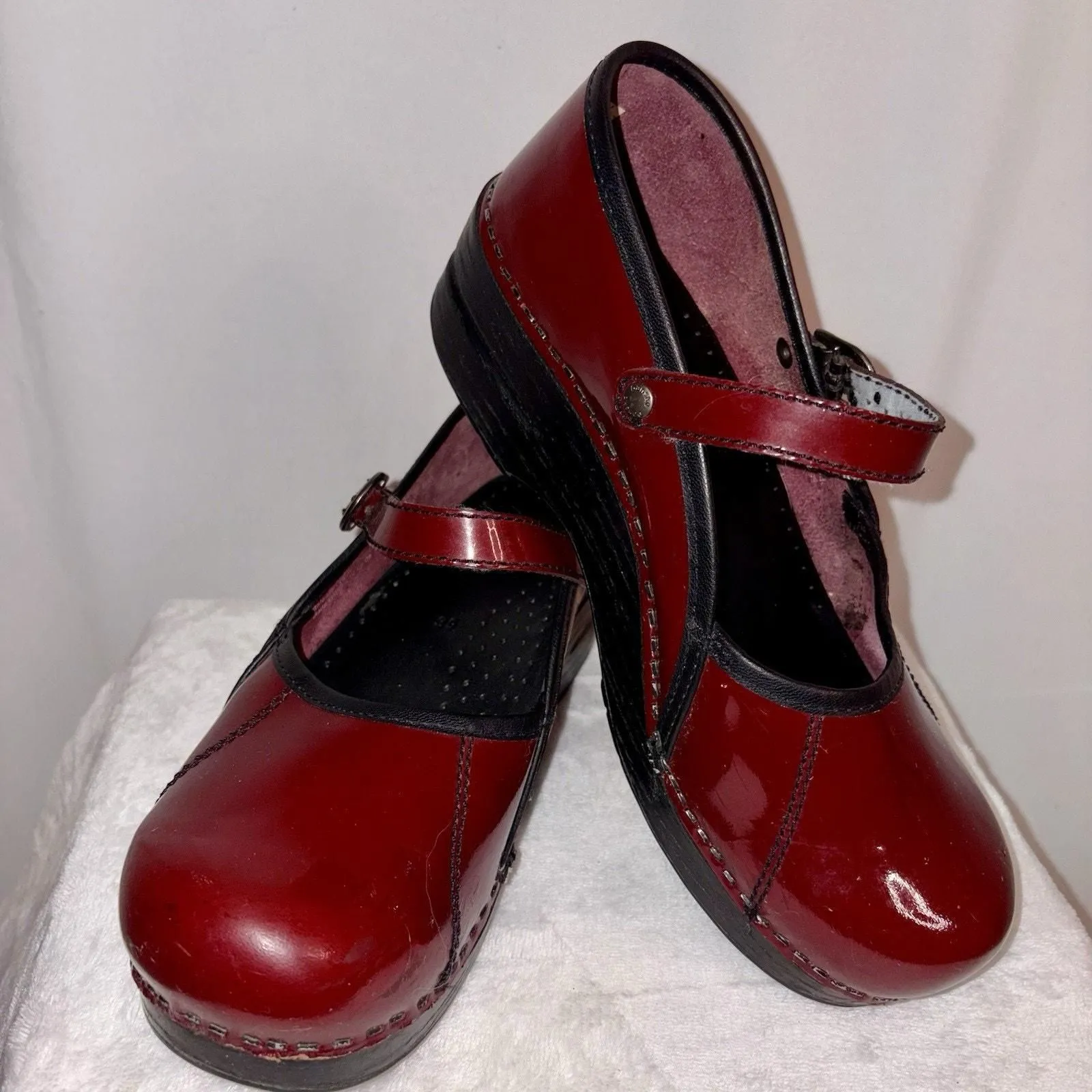 Product image for Dansko Mary Jane Clogs Womens EU39 Red Patent Leather Shoes EUC - Dansko