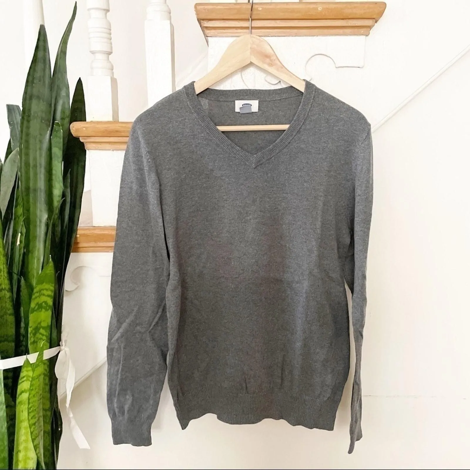 Product image for Old navy basic gray V-neck Sweater size Small - new-without-tags - Old Navy