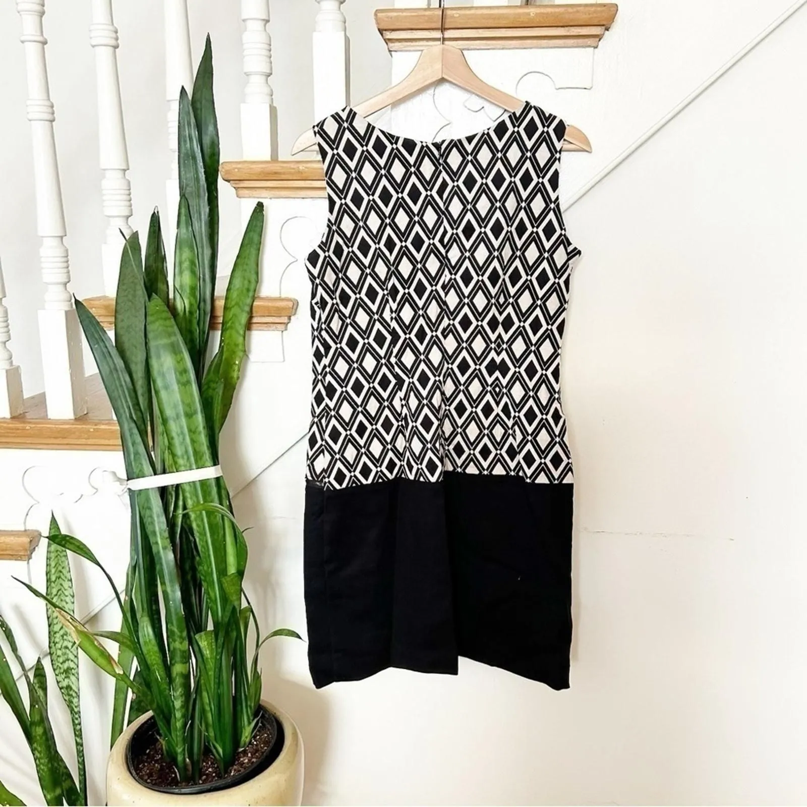 Product image for Worthington Black White Diamond Color Block Sleeveless Zip Pocket Shift Dress 4 - new-without-tags - Worthington