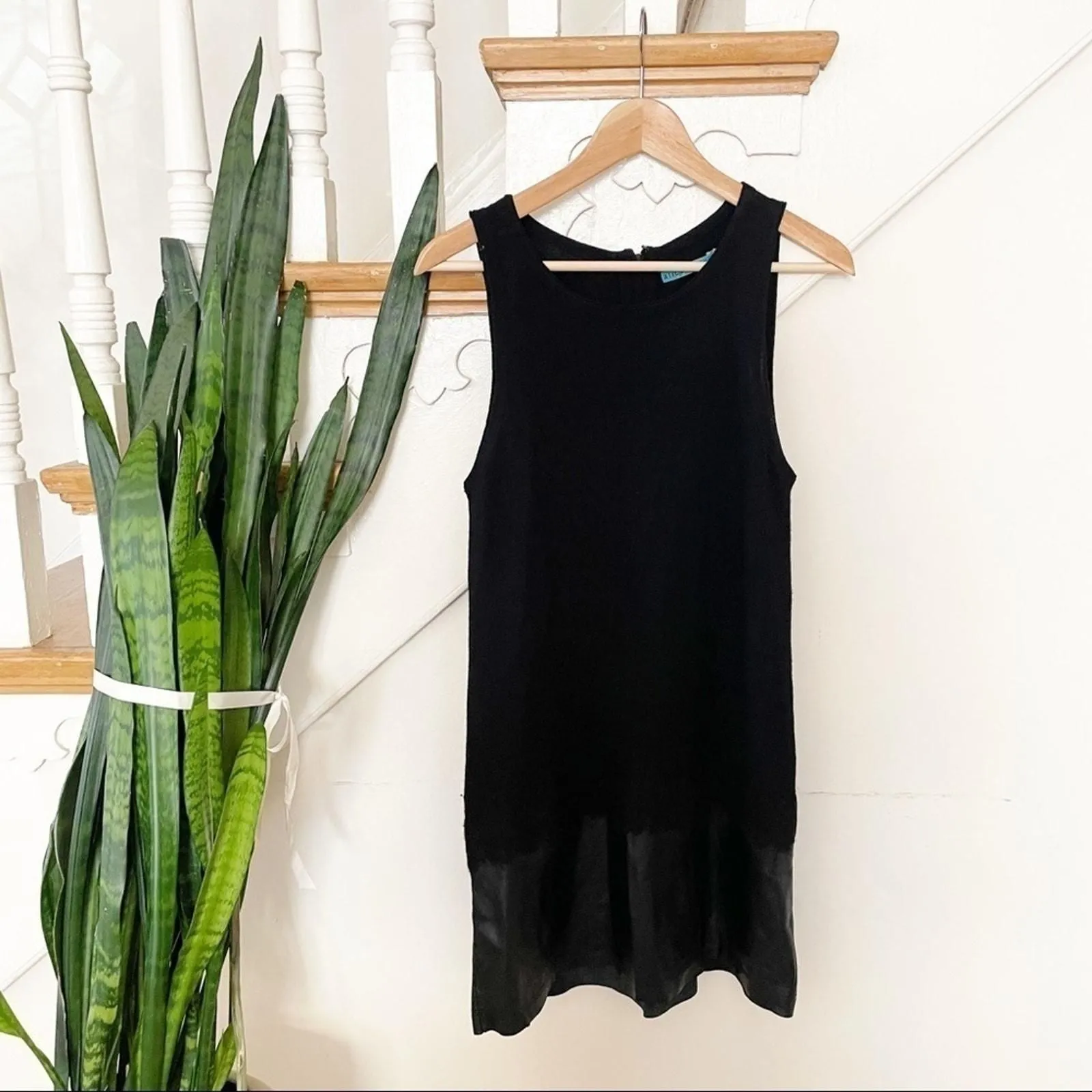 Product image for Alice + Olivia Black Wool & Leather Sleeveless Shift Dress Size Medium - new-without-tags - Alice + Olivia