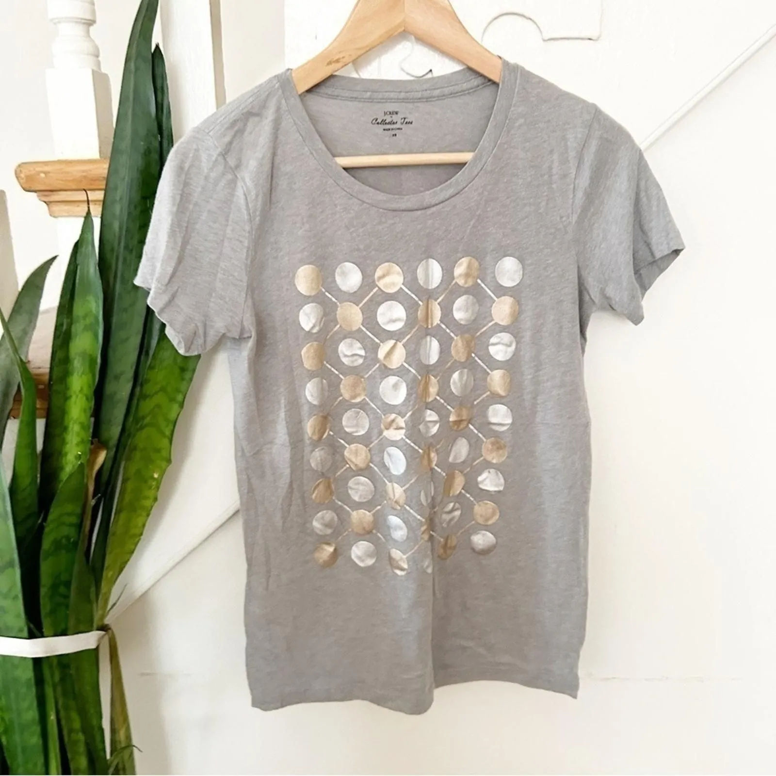 Product image for J.Crew Factory Gray Foil Print Round Neck Short Sleeve Collector's Tee Size XS - new-without-tags - J. Crew Factory