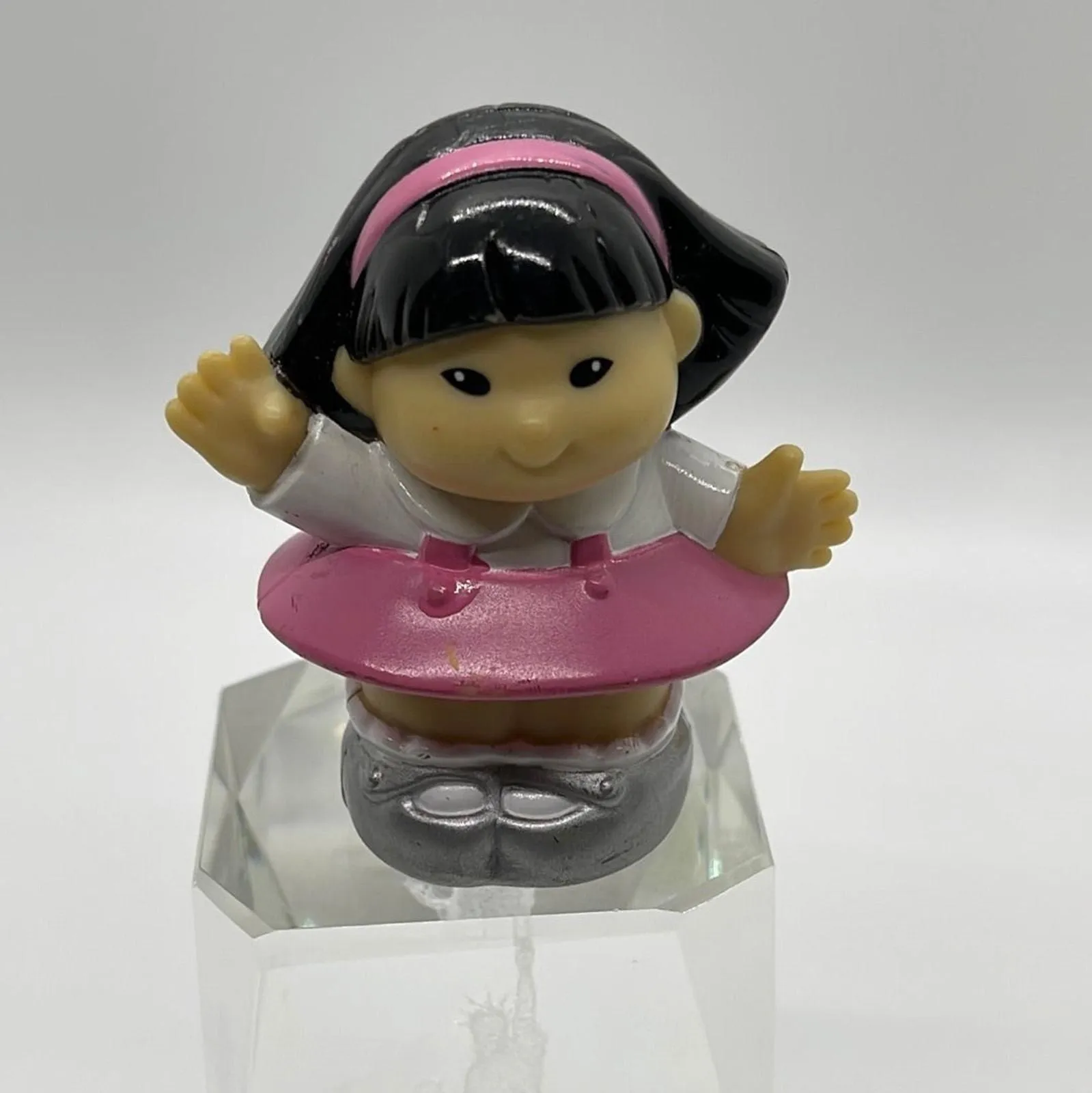 Product image for Mattel 2000 Fisher Price Little People Sonya Lee Waving Figure (Pre-Owned) #16