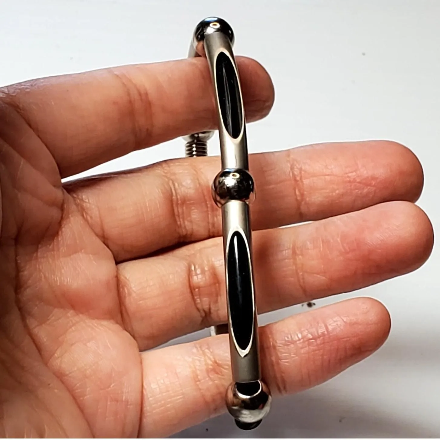 Product image for Black and Silver Tone Bracelet Beaded Retro Lobster Closure 6" Vtg - 6.6 - 7 in - Bracelet - pre-owned---excellent