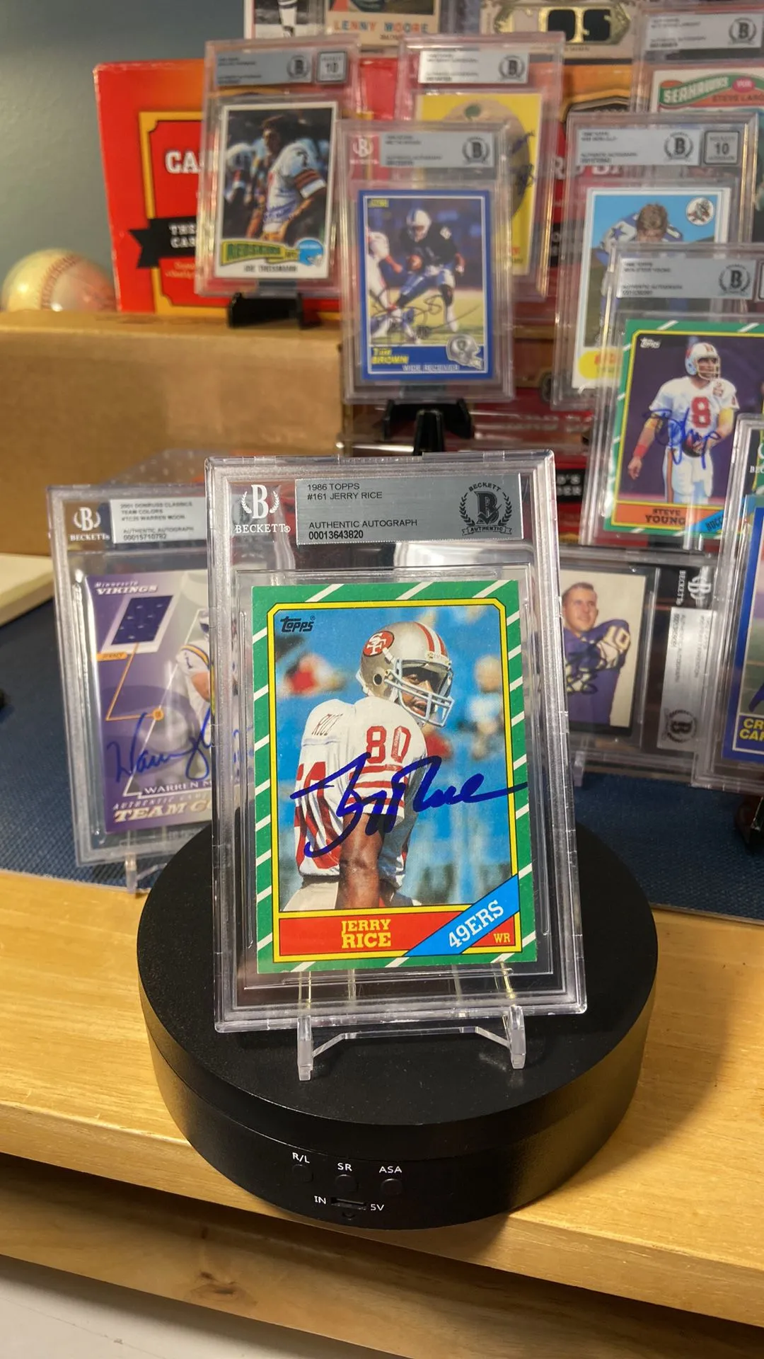 Product image for 1986 Topps Jerry Rice Rookie on card auto