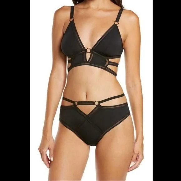 Product image for Hauty Along The Lines Bra & High Waist Panties Set