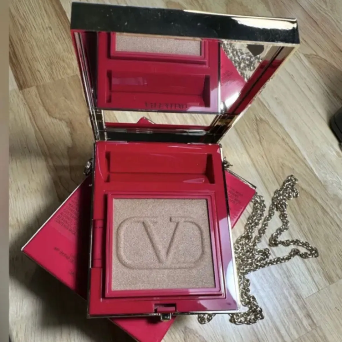 Valentino buy Go-Clutch Refillable Compact Finishing Powder - 00 Universal Bronzer