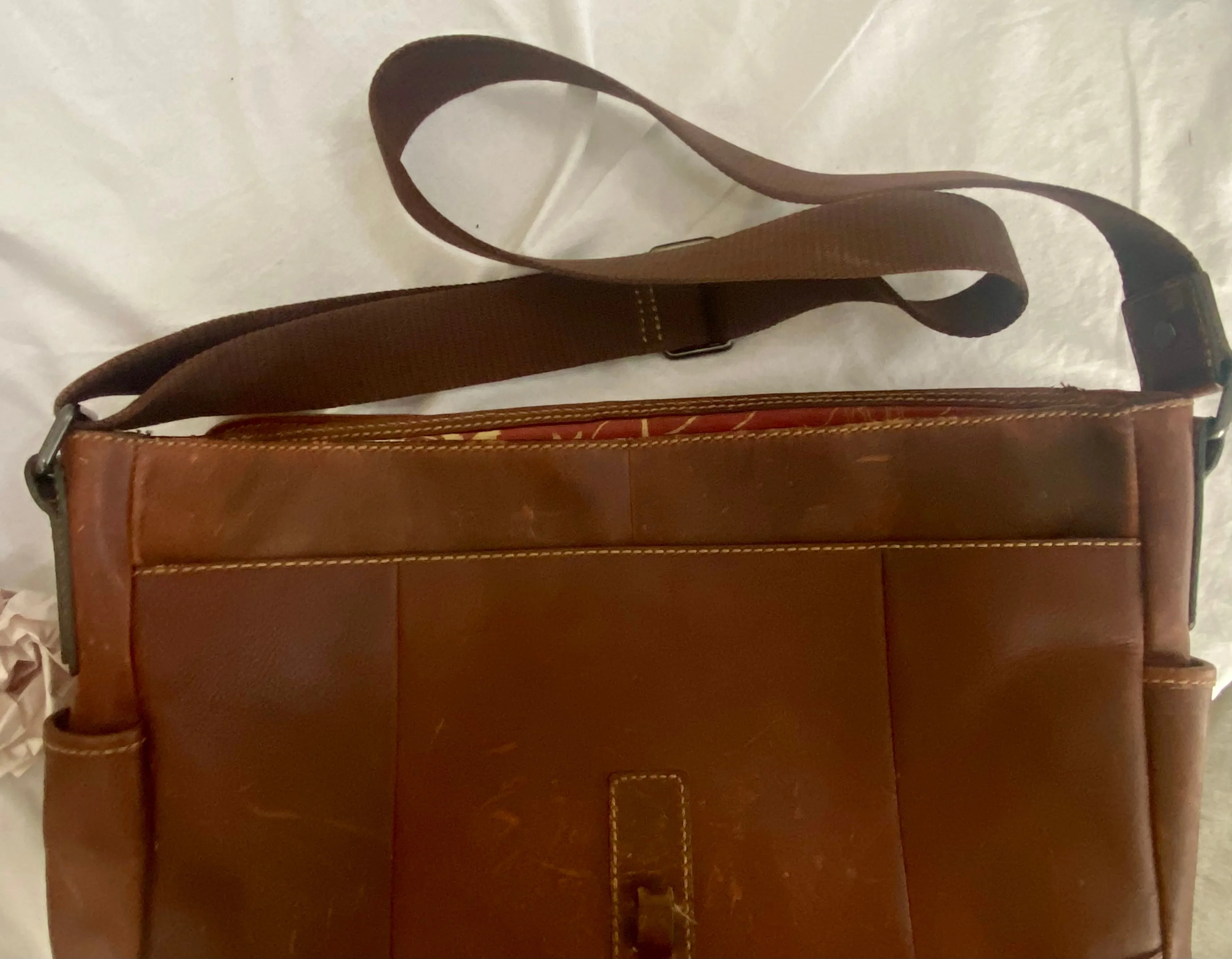 ヴィンテージ Fossil 14587 ラギッド レザーメッセンジャーバッグ ヴィンテージ Fossil 14587 ラギッド レザーメッセンジャーバッグ