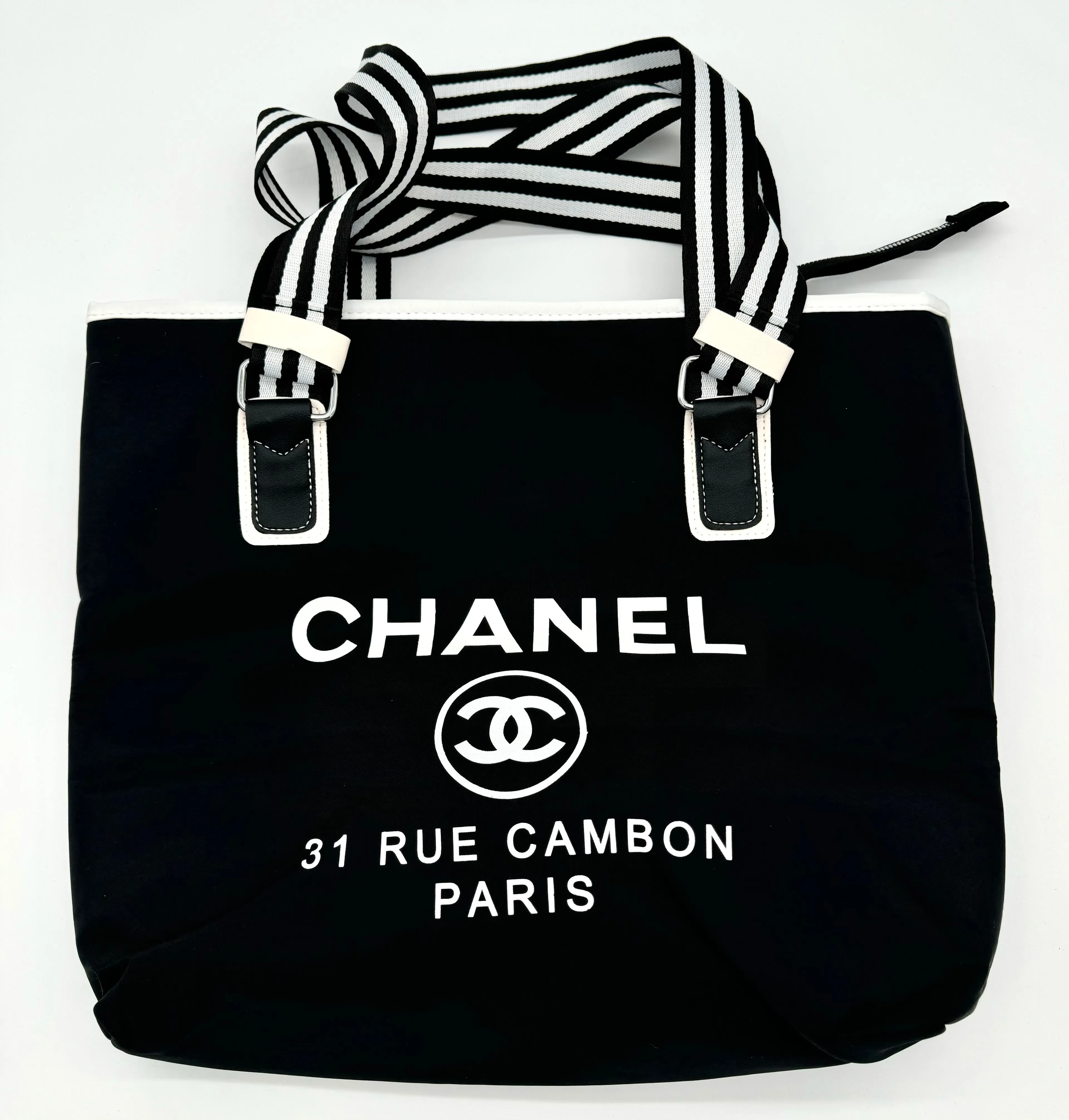 CHANEL トートバッグ 31 RUE CAMBON PARIS New Chanel 31 Rue Cambon VIP beauty Black & White Tote With