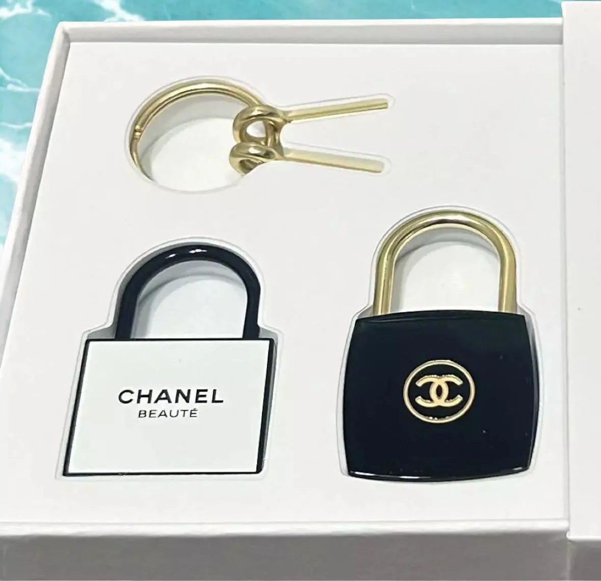 大割引 CHANEL La Collection 2024' Padlock Key Holder Set · Whatnot 小物