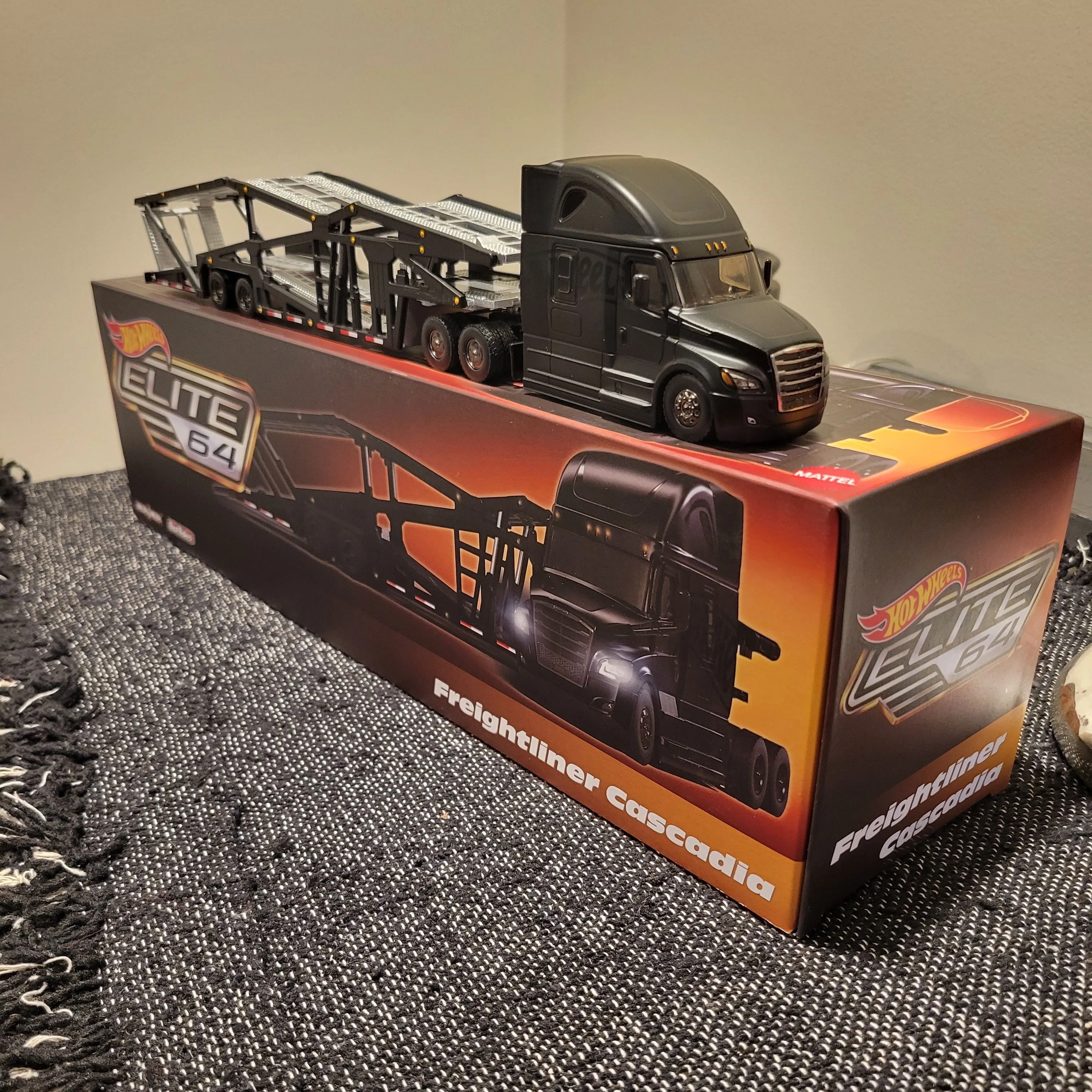 新品 ホットウィール Elite64 フレイトライナーカスケイディア トレーラー ホットウィール エリート フレイトライナー カスケイディア