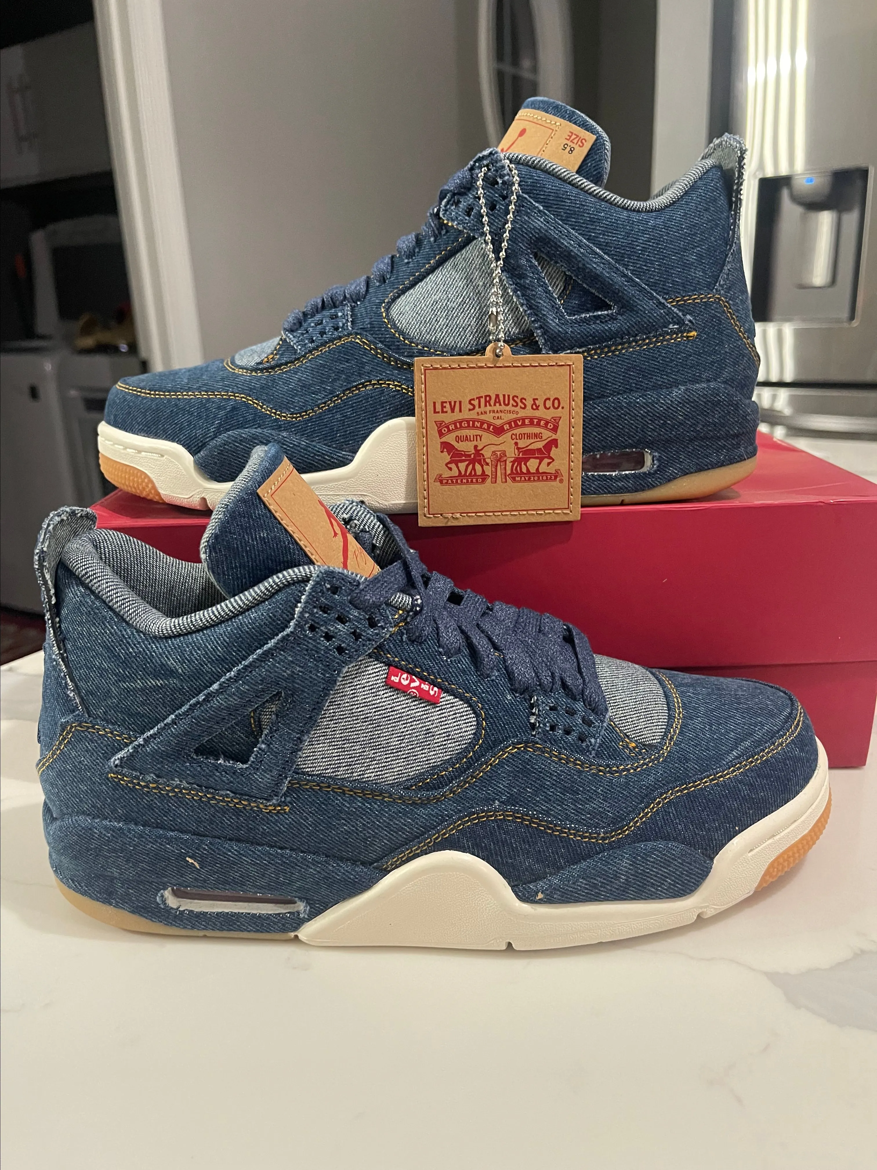 LEVI'S × NIKE AIR JORDAN 4 RETRO DENIM AIR JORDAN 4 LEVIS REVIEW - YouTube