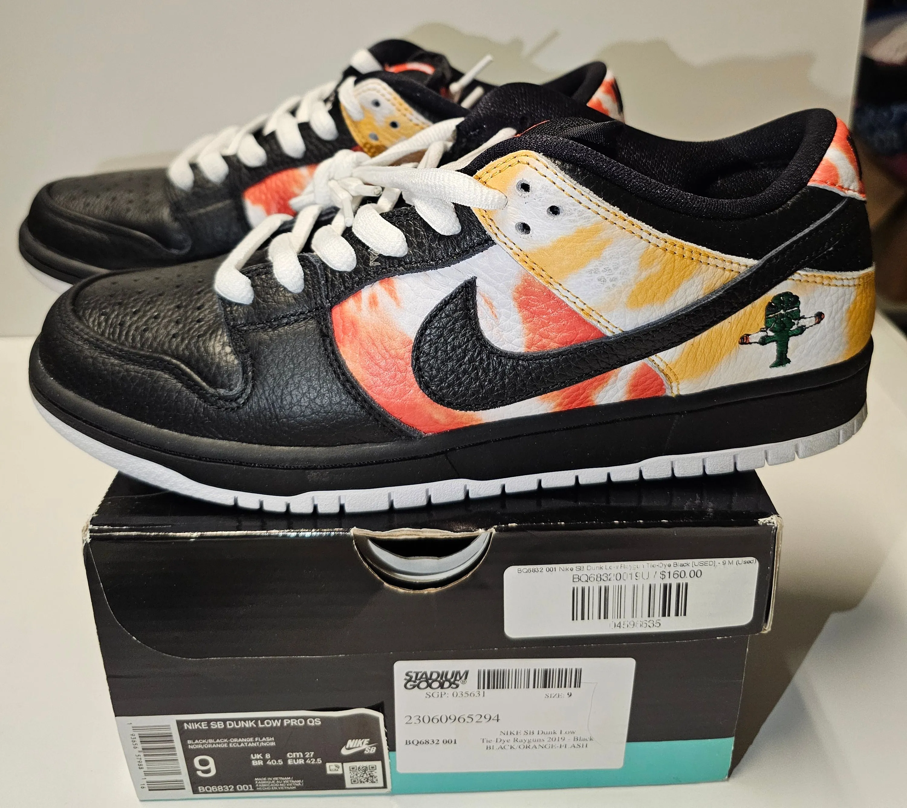 Nike sb dunk low pro qs black orange flash best sale