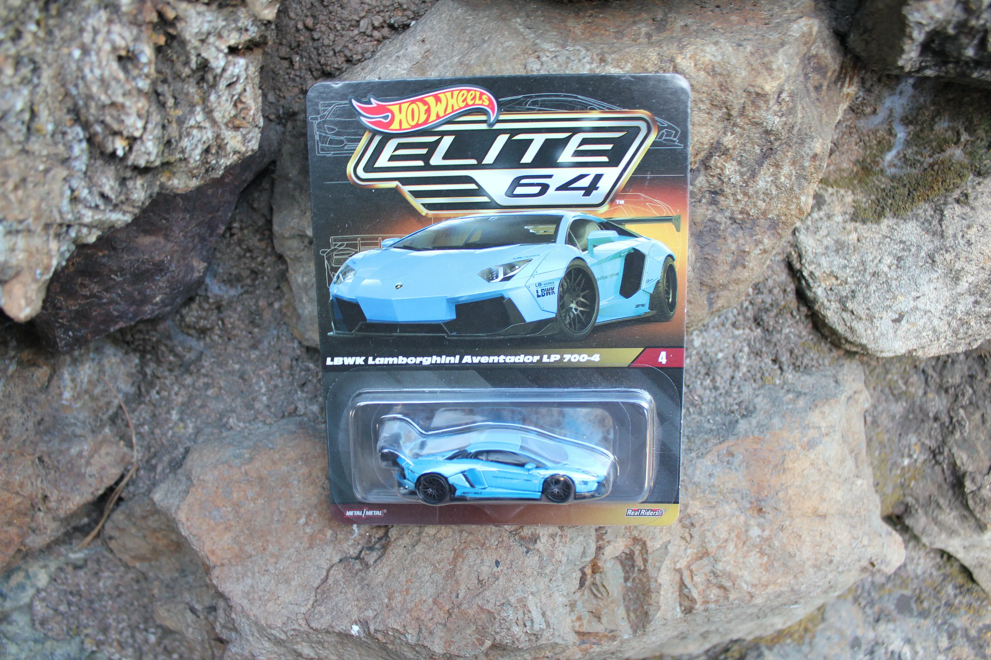 Hot top Wheels ELITE 64 LBWK LAMBORGHINI AVENTADOR LP 700-4