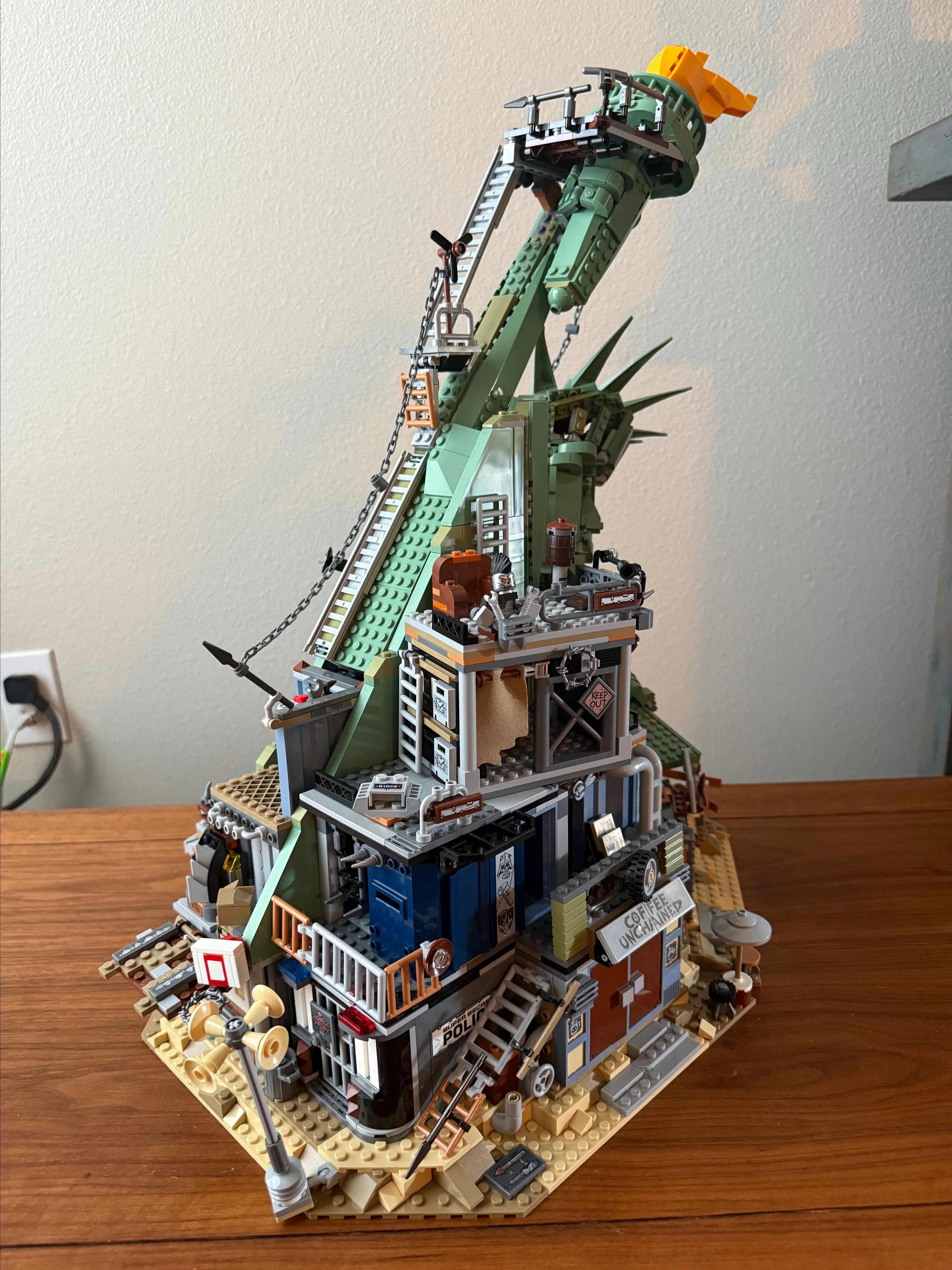 70840 Welcome to Apocalypseburg! Complete with 9 minifigures