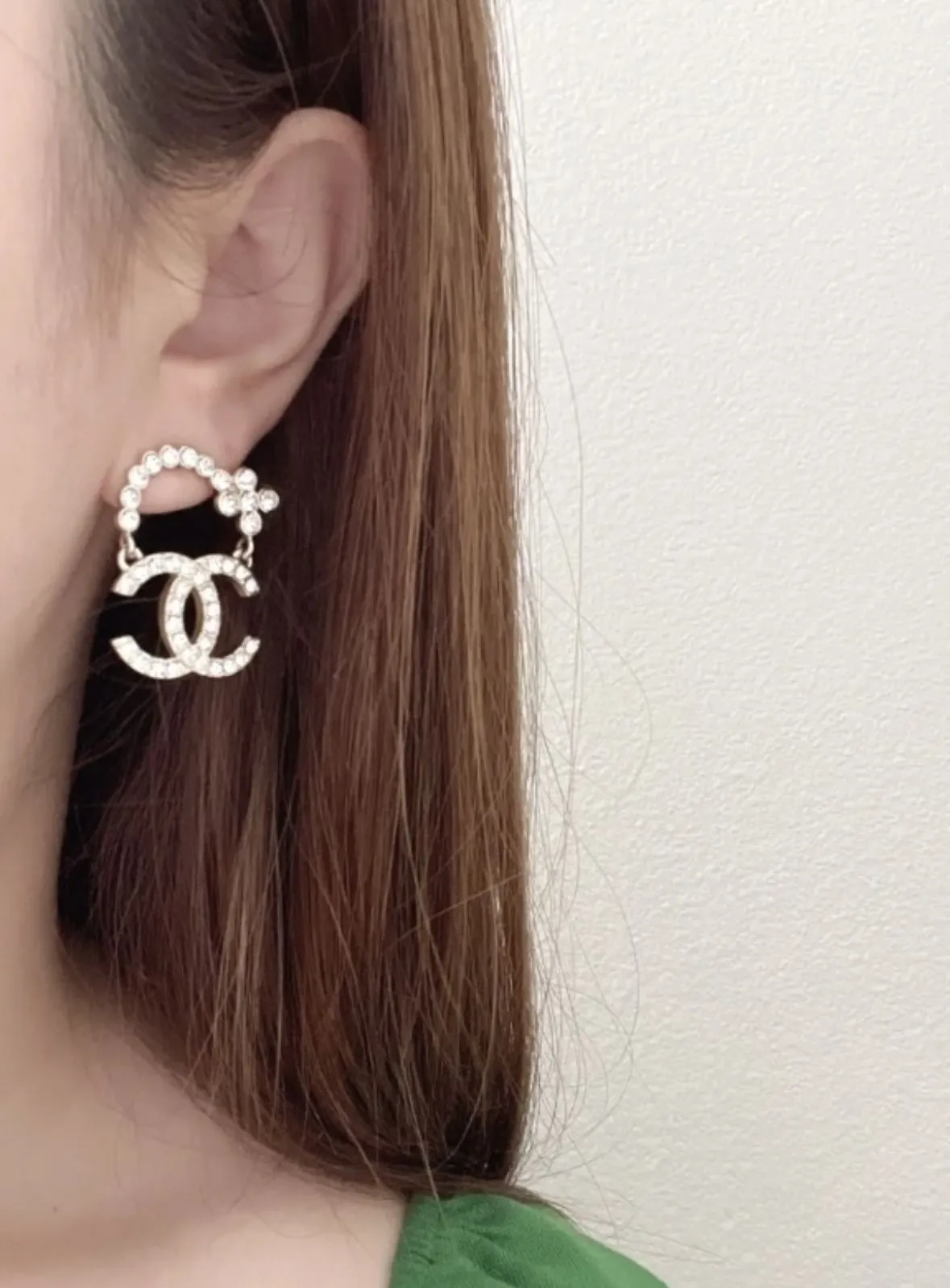 高級感と美しさの両立【CHANEL】ＣＣミュール Chanel CC Jeweled Thong Sandals Gold Metallic 38C EU