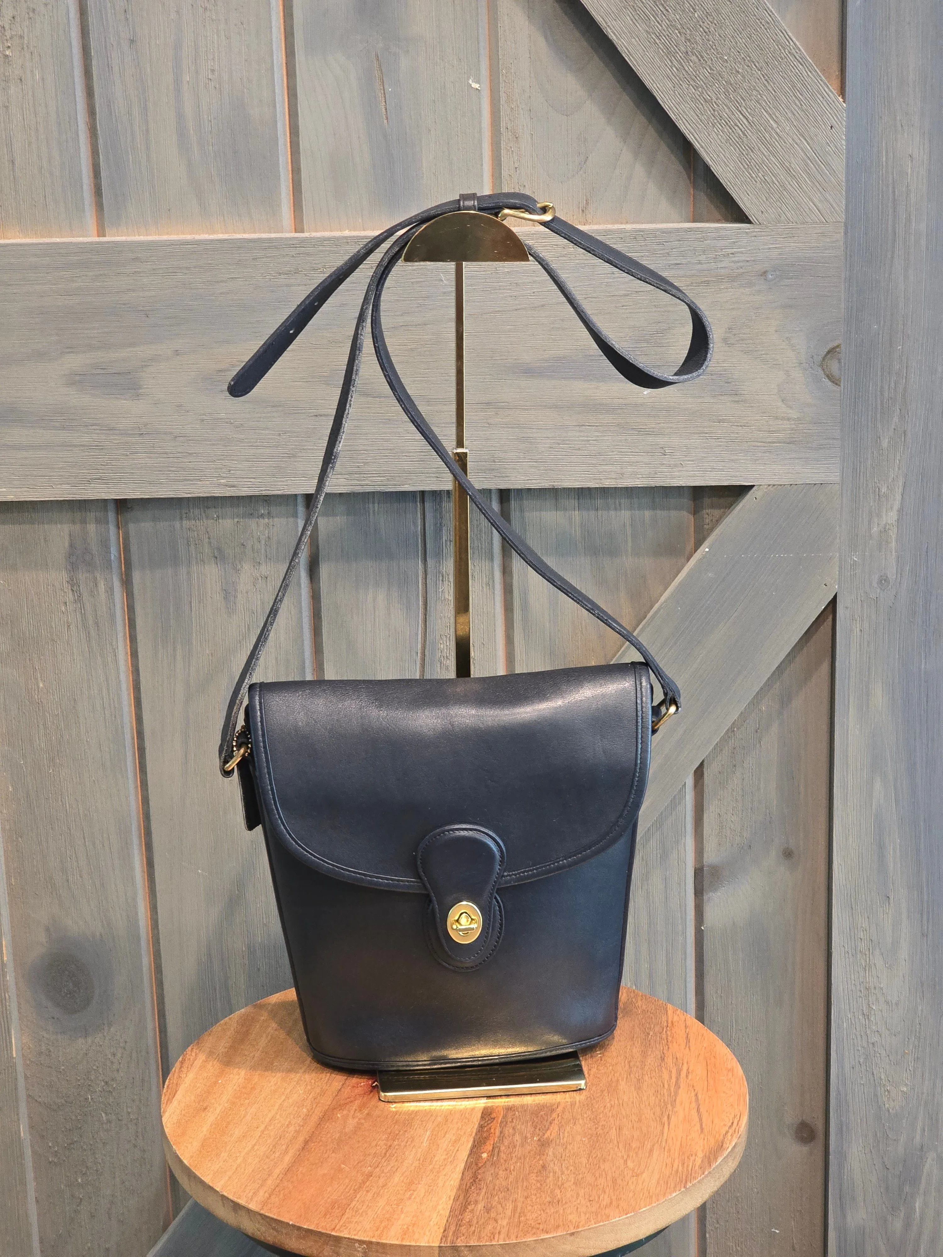 バッグ Vintage Coach Navy Bradley Bucket Bag Vintage Coach Navy Bradley Bucket Bag #9936 · Whatnot: Shop