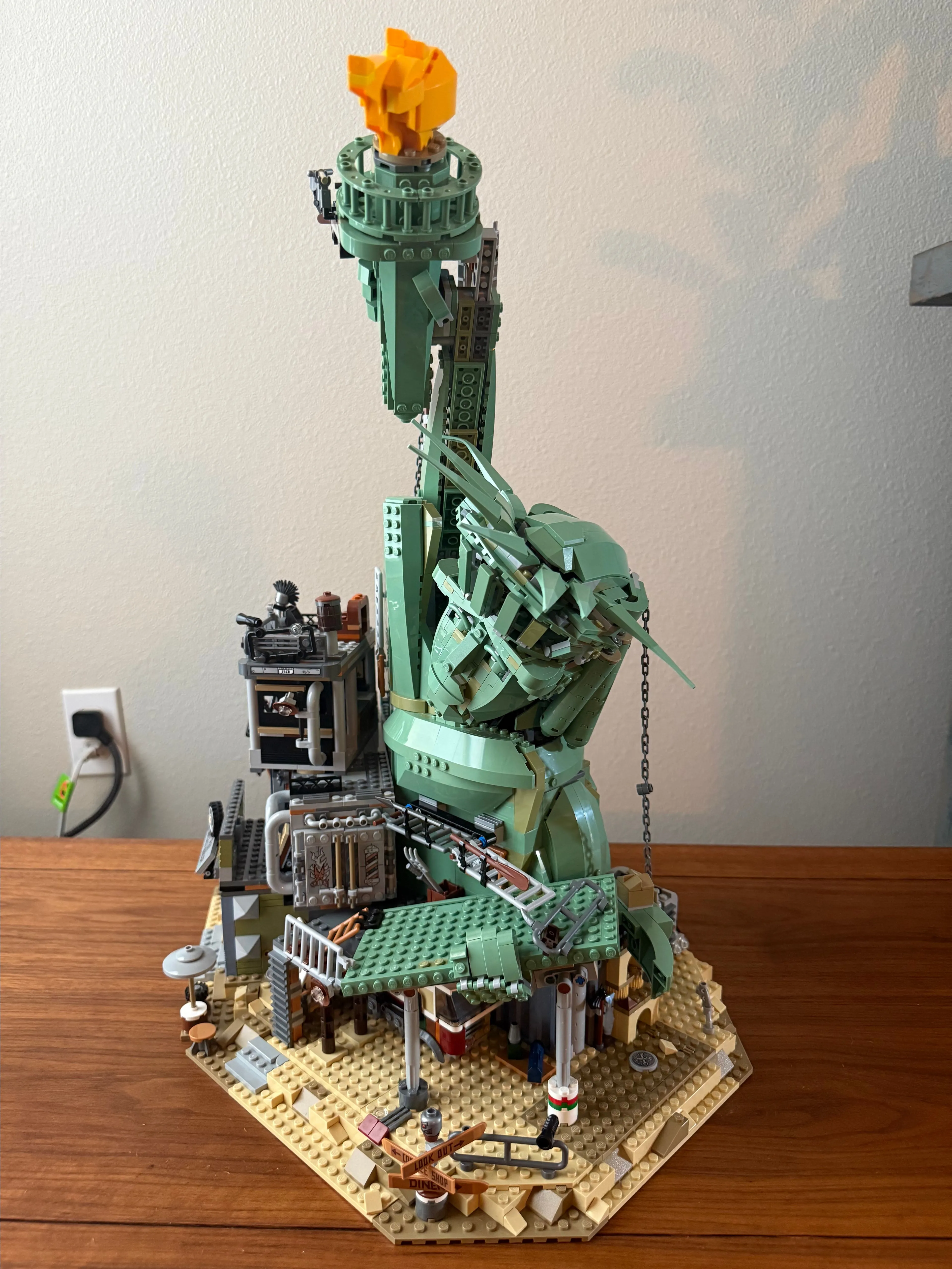 70840 Welcome to Apocalypseburg! Complete with 9 minifigures