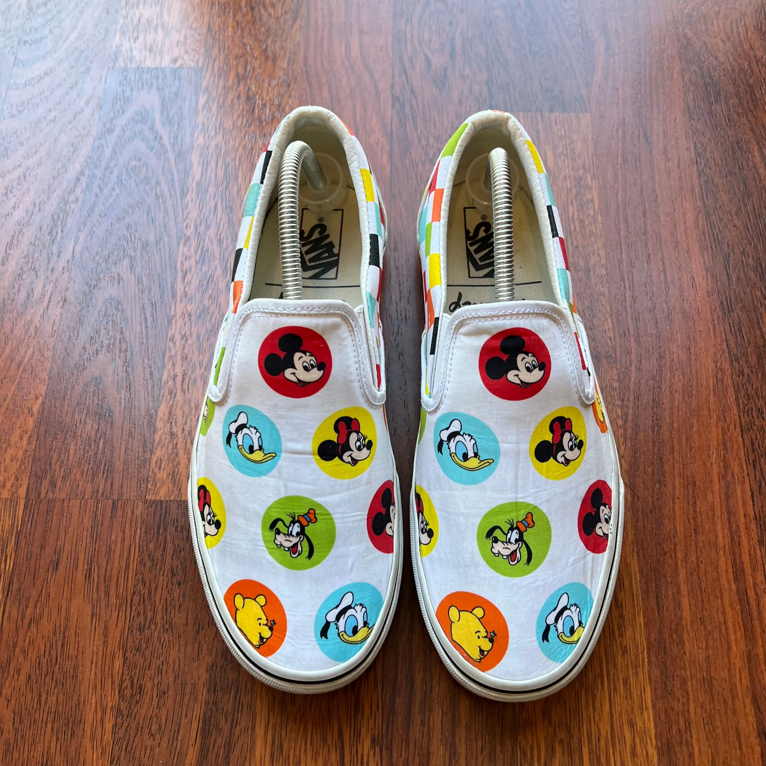 Store Mickey Mouse vans