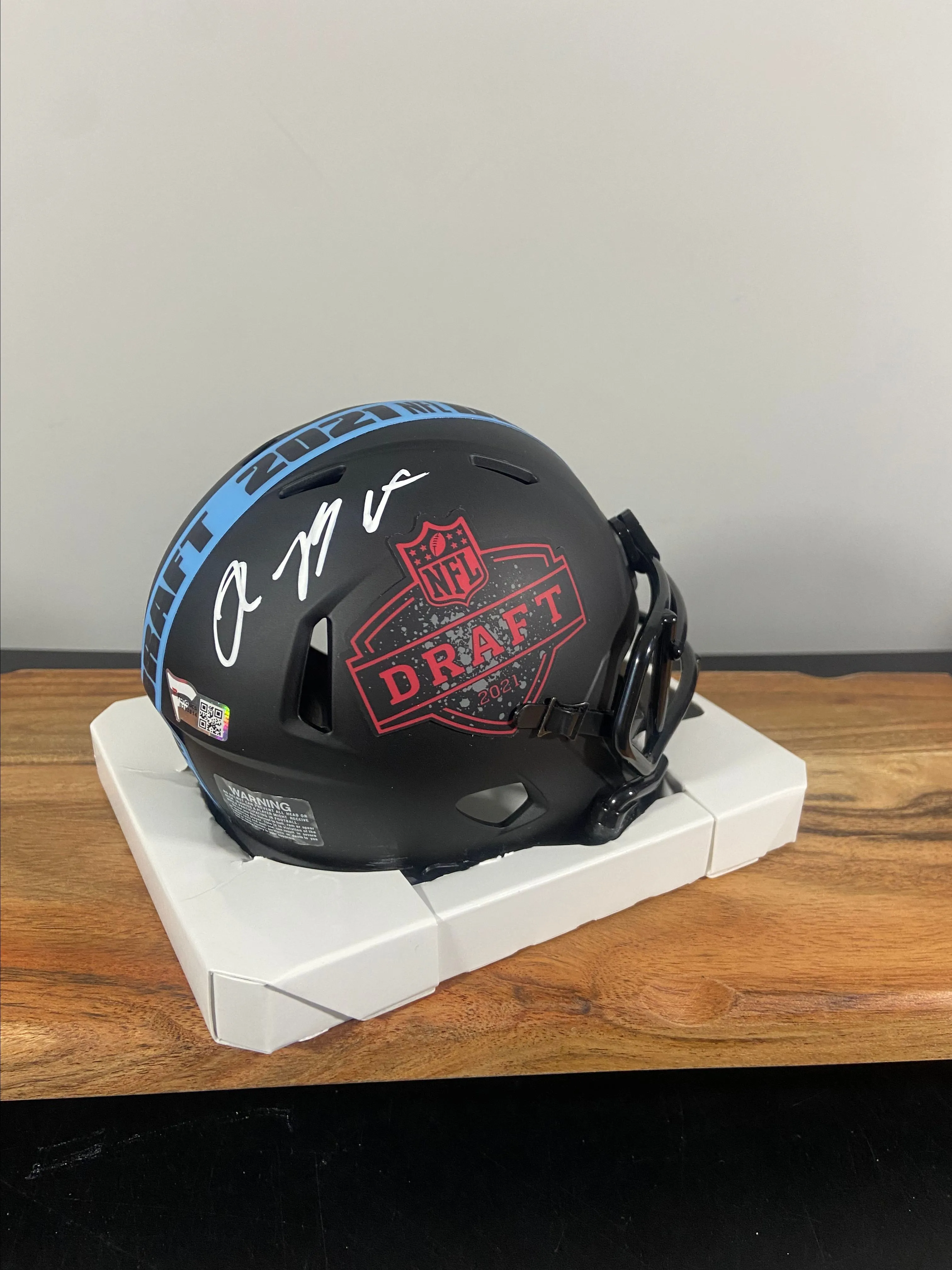 Zack Moss - Buffalo Bills Hand Signed Black Eclipse high quality Mini Helmet W/COA