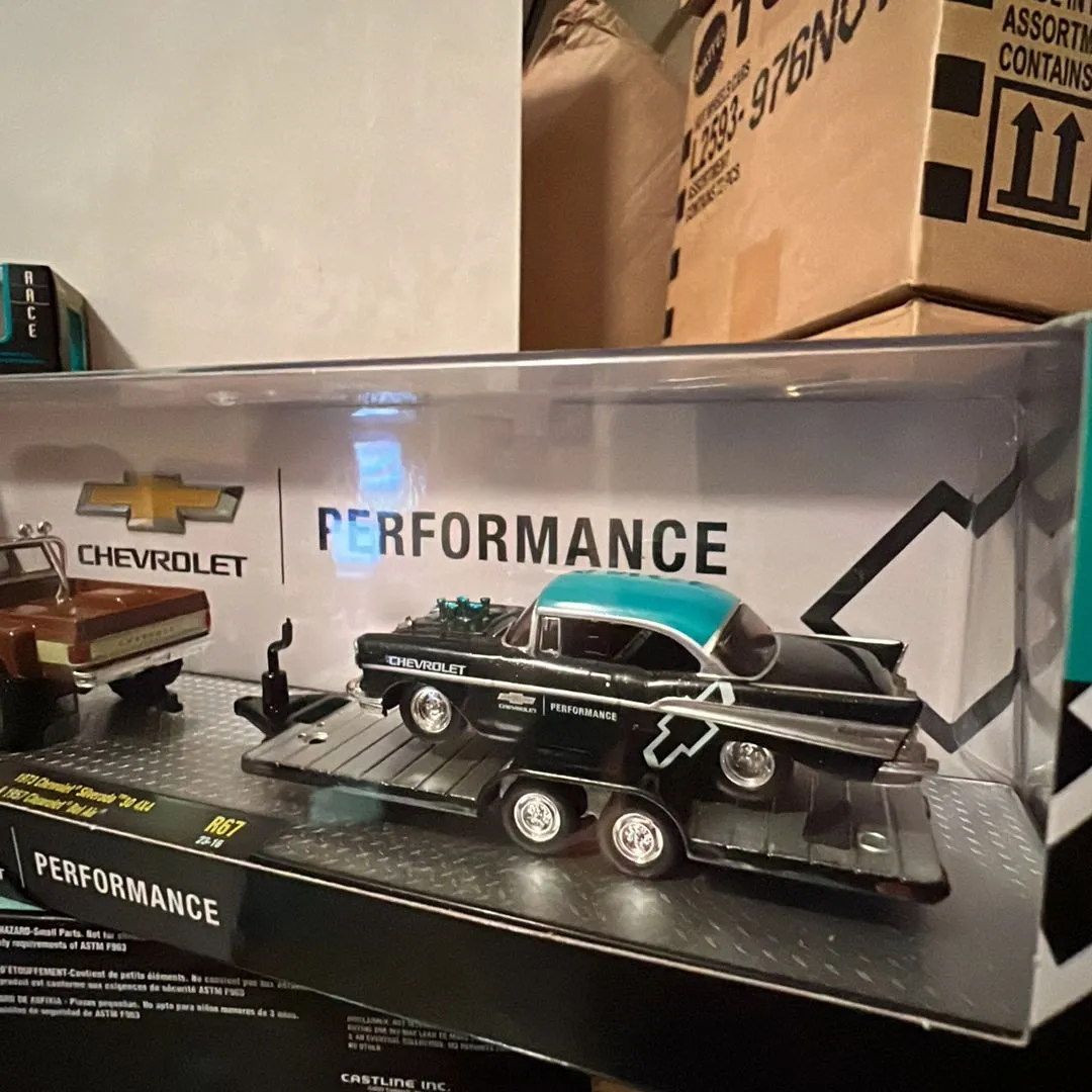 M2 Machines Chevy Hauler 1973 Chevrolet Silverado 30 4x4