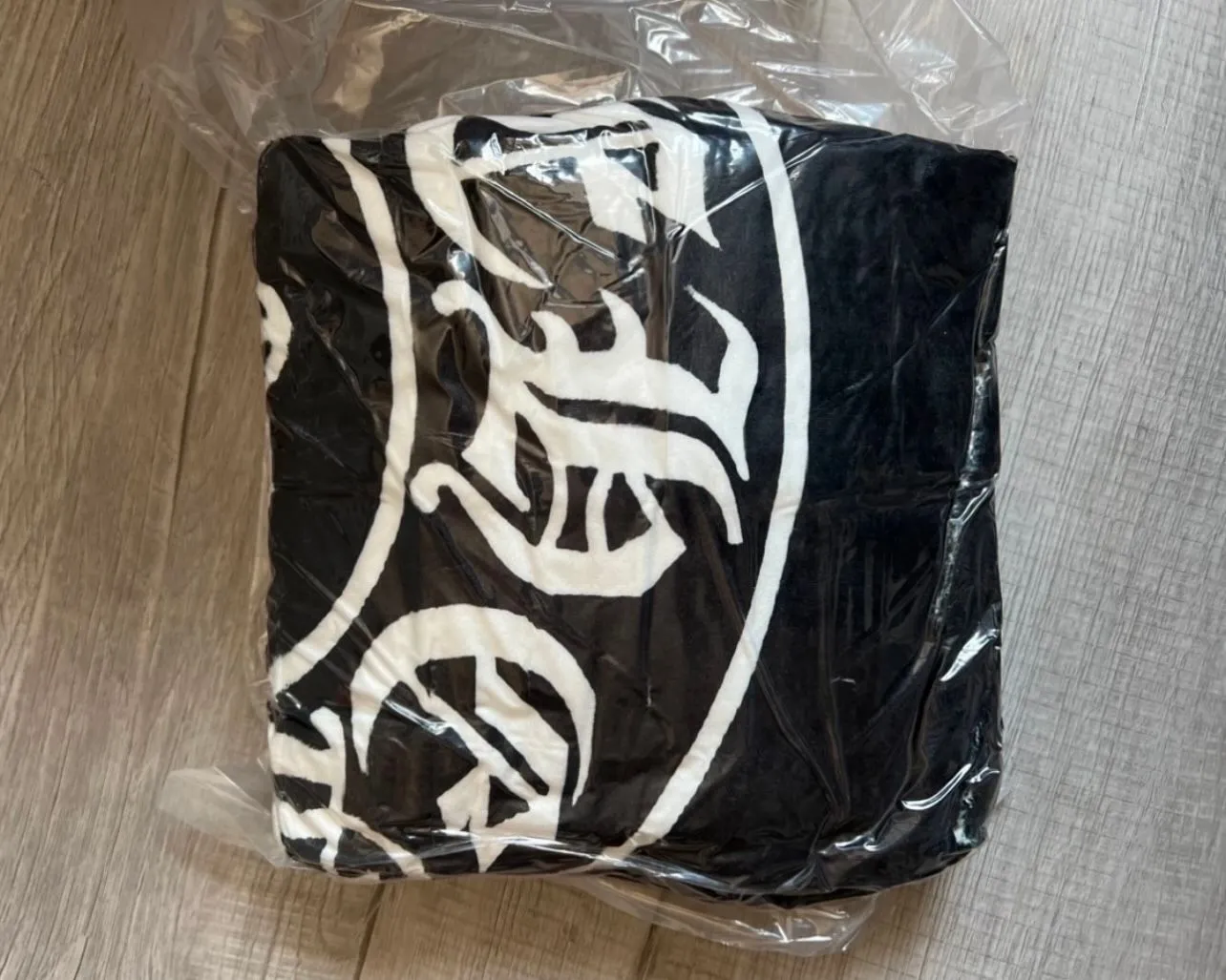 Chrome Hearts アリボリーブランケット Chrome hearts blanket brand new in bag 6FTx4FT · Whatnot: Shop