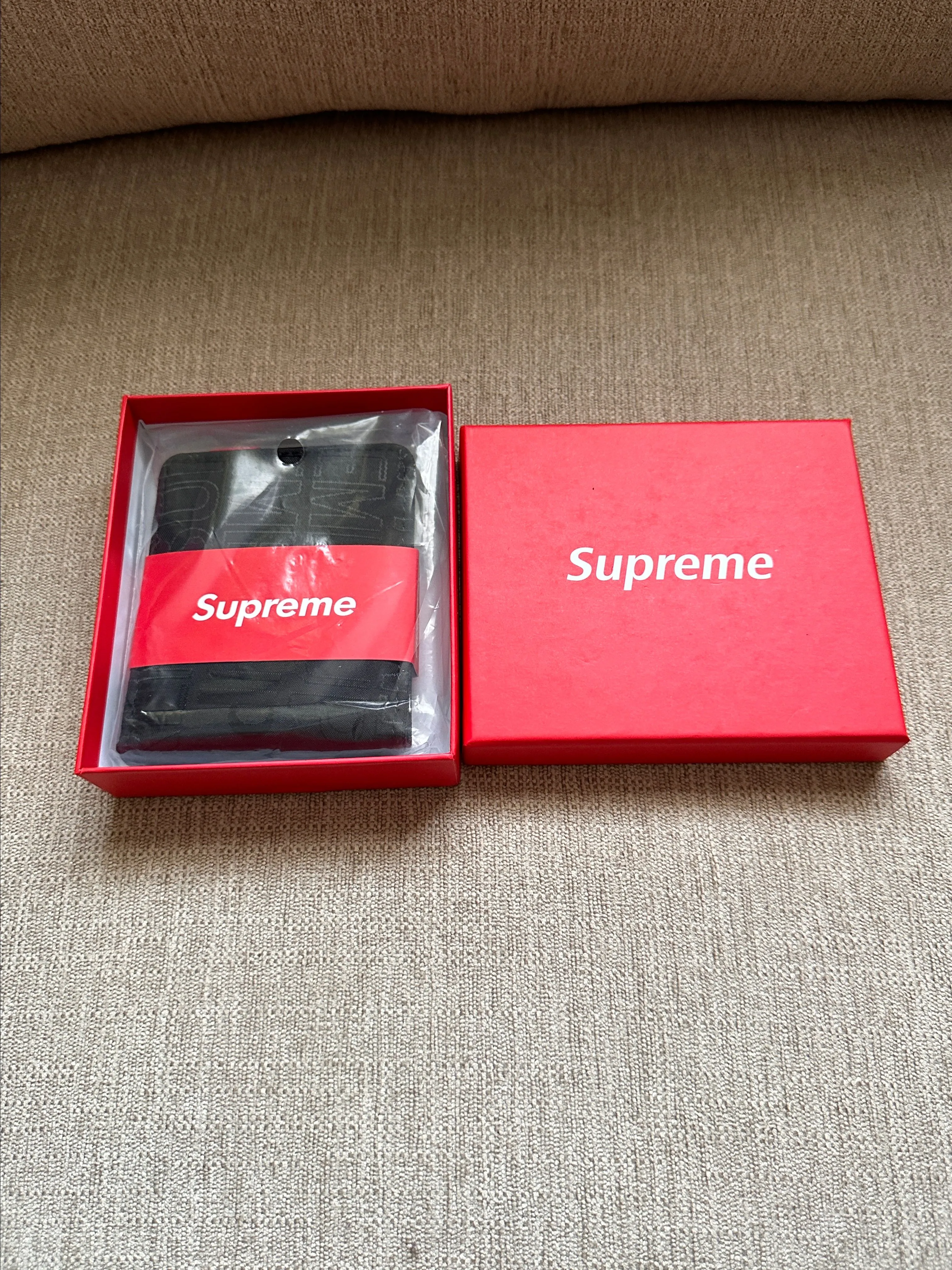 Supreme Wallet Black (Custom) · Whatnot: Shop, Sell, Connect