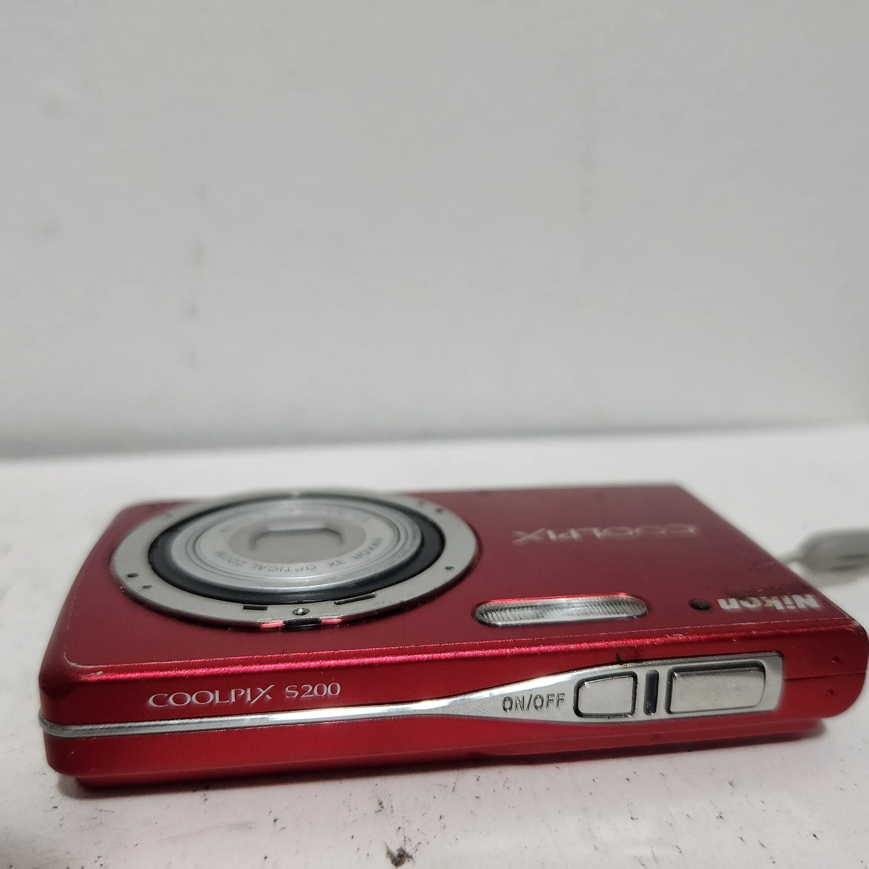 【中古美品】Nikon COOLPIX S200 レッド【オールドコンデジ】 Nikon COOLPIX S8200 16.1MP Digital Camera | 14x Optical Zoom