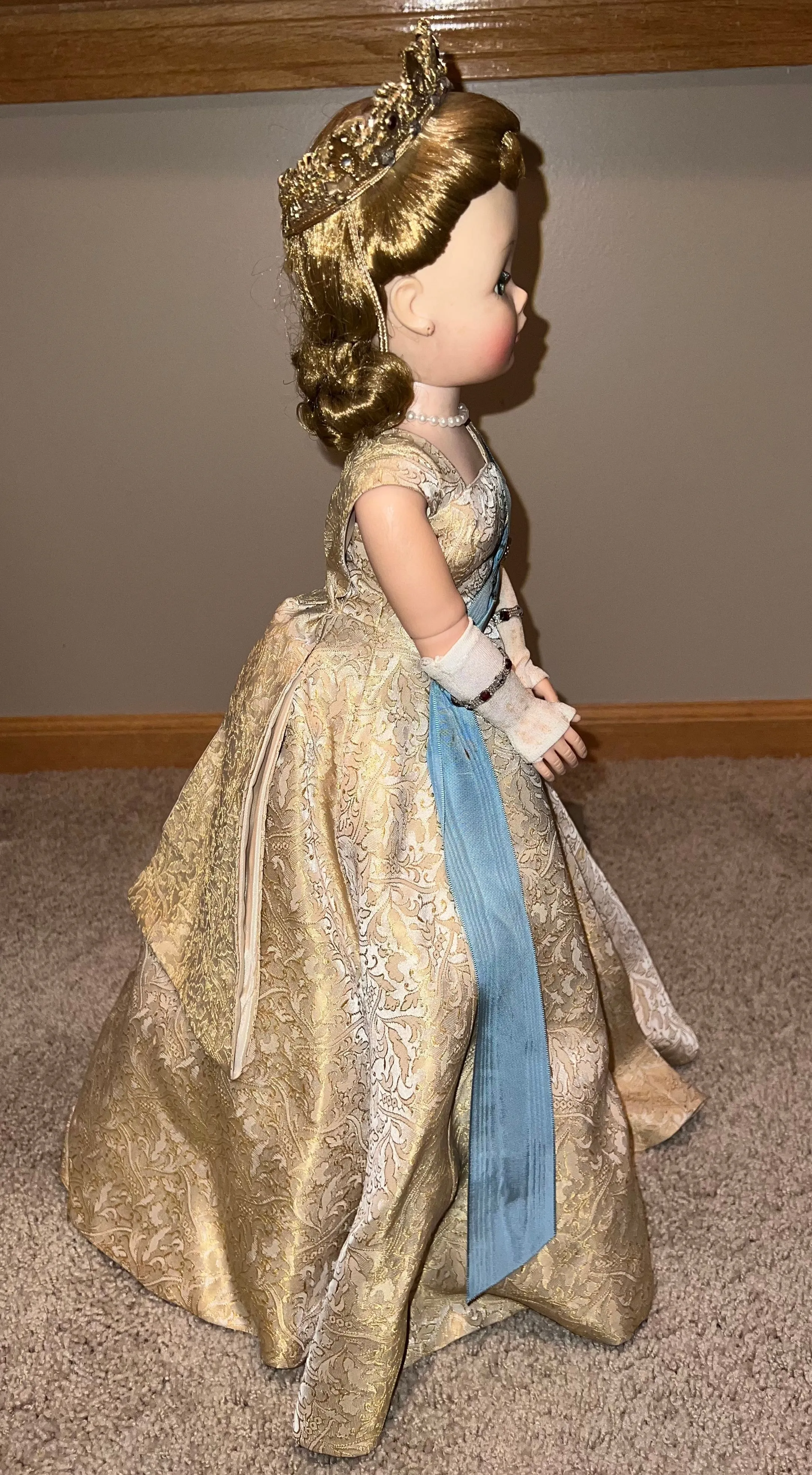 Vintage Madame Alexander Cissy 1956 Queen Elizabeth doll